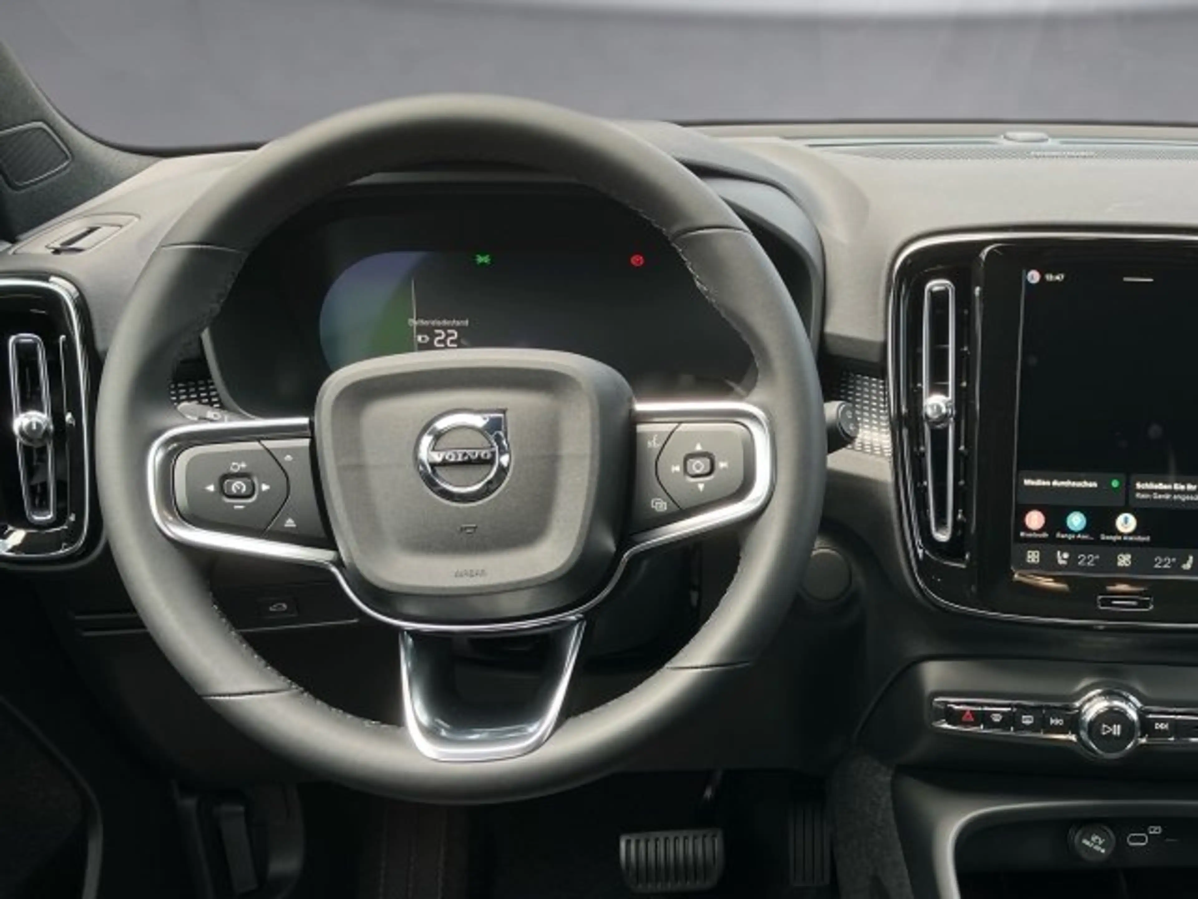 Volvo XC40 Plus, B3 Mild Hybrid, Benzin, Dark — photo 9