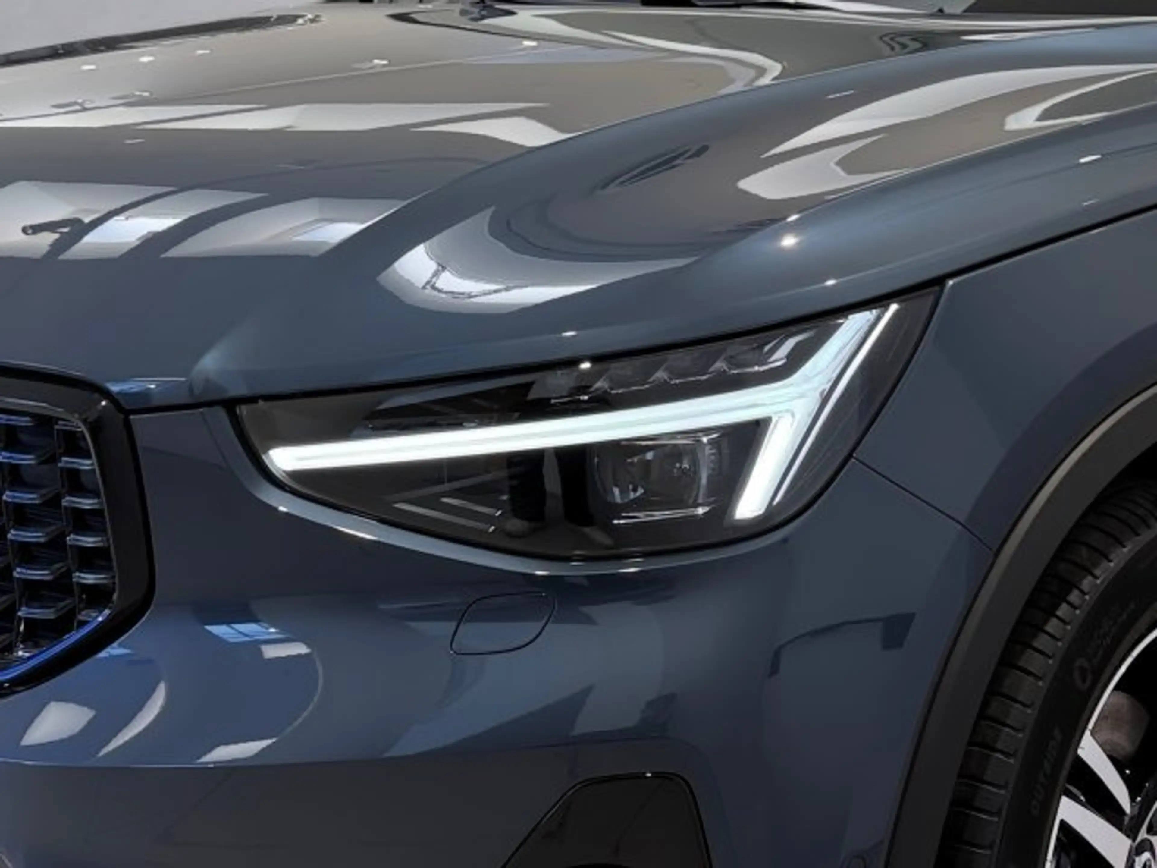 Volvo XC40 Plus, B3 Mild Hybrid, Benzin, Dark — photo 6