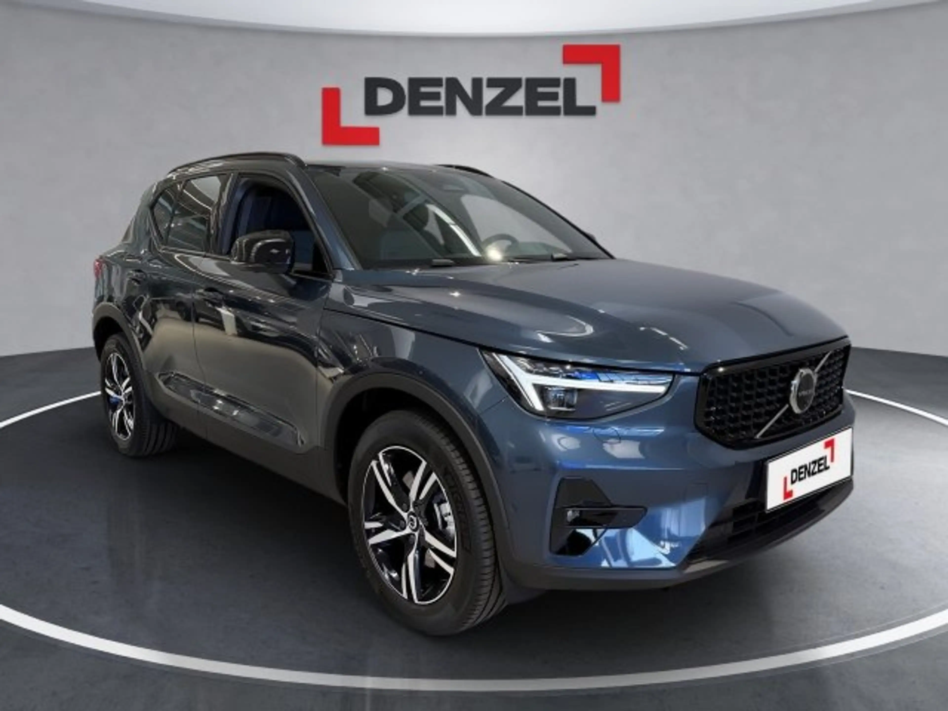 Volvo XC40 Plus, B3 Mild Hybrid, Benzin, Dark — photo 5