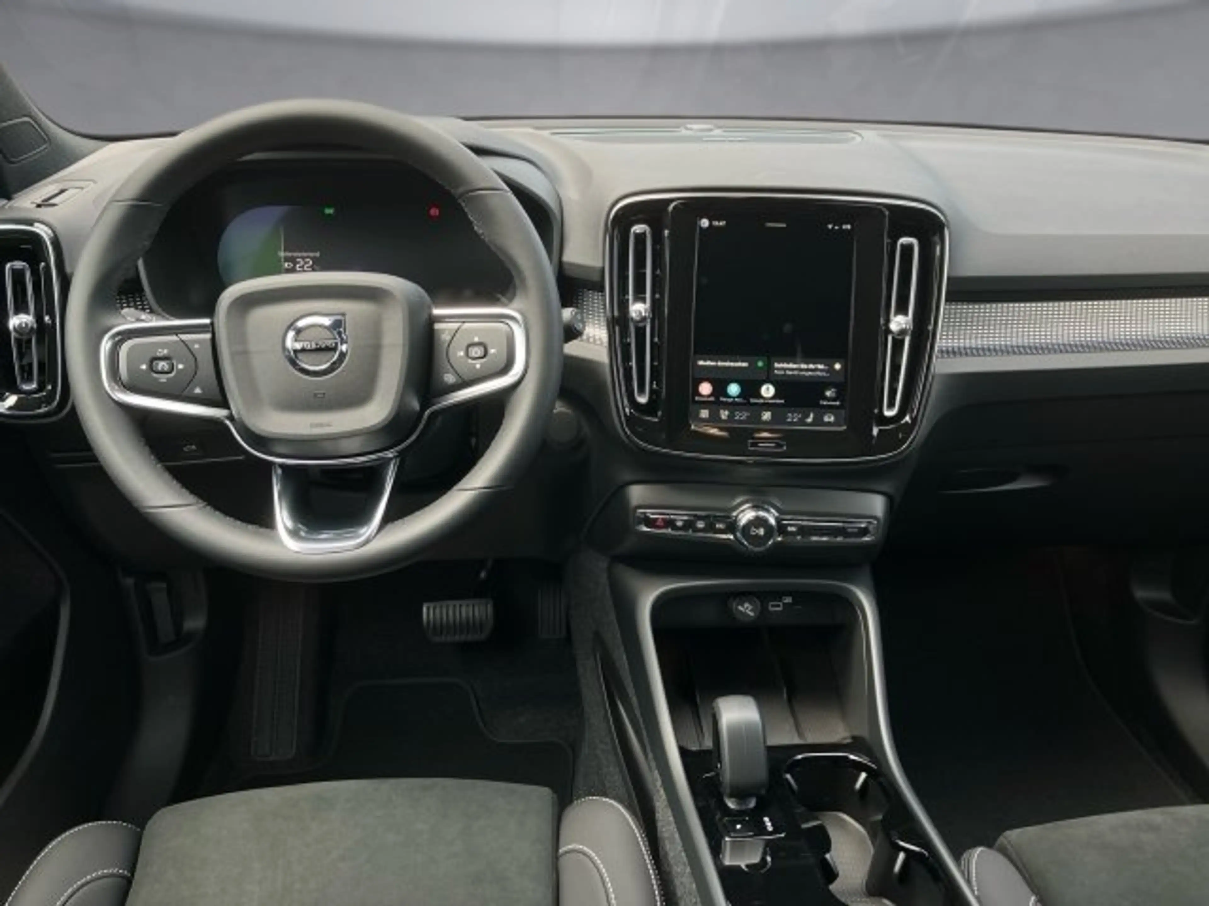 Volvo XC40 Plus, B3 Mild Hybrid, Benzin, Dark — photo 8