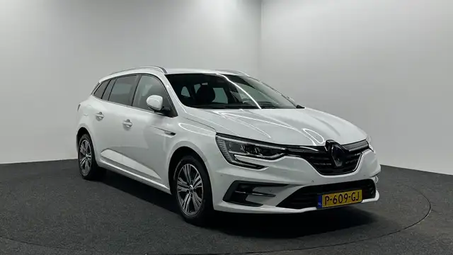Renault Megane E-Tech view 9