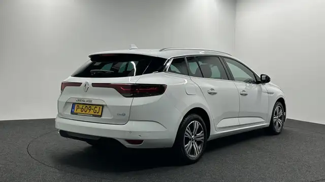 Renault Megane E-Tech view 2
