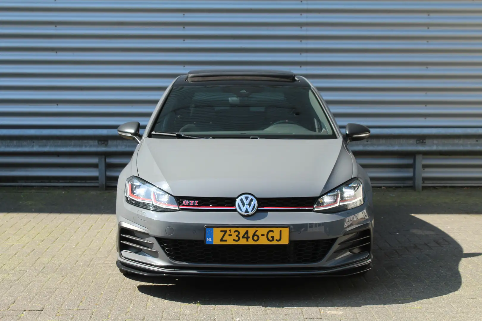 Volkswagen Golf GTI 2.0 TSI TCR 290pk DSG7 Panoramadak Clima Cruise Na Grijs - 2