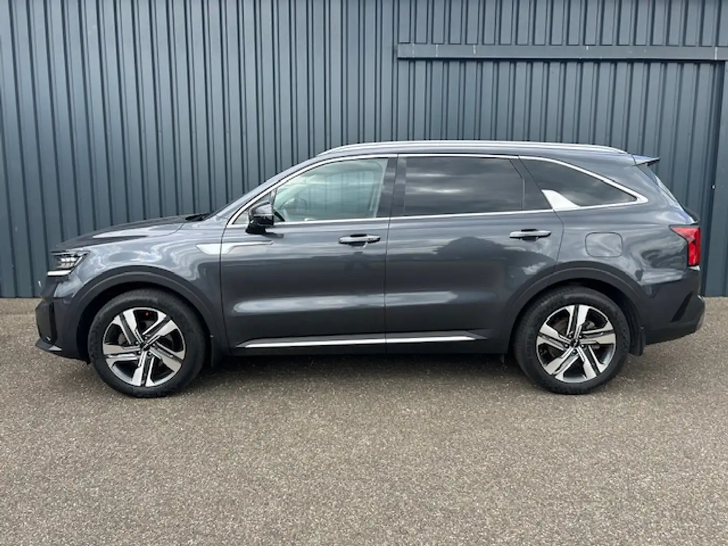 Kia Sorento 1.6 T-GDi 265pk Plug-in Hybrid 4WD Aut DynamicLine Zwart - 2