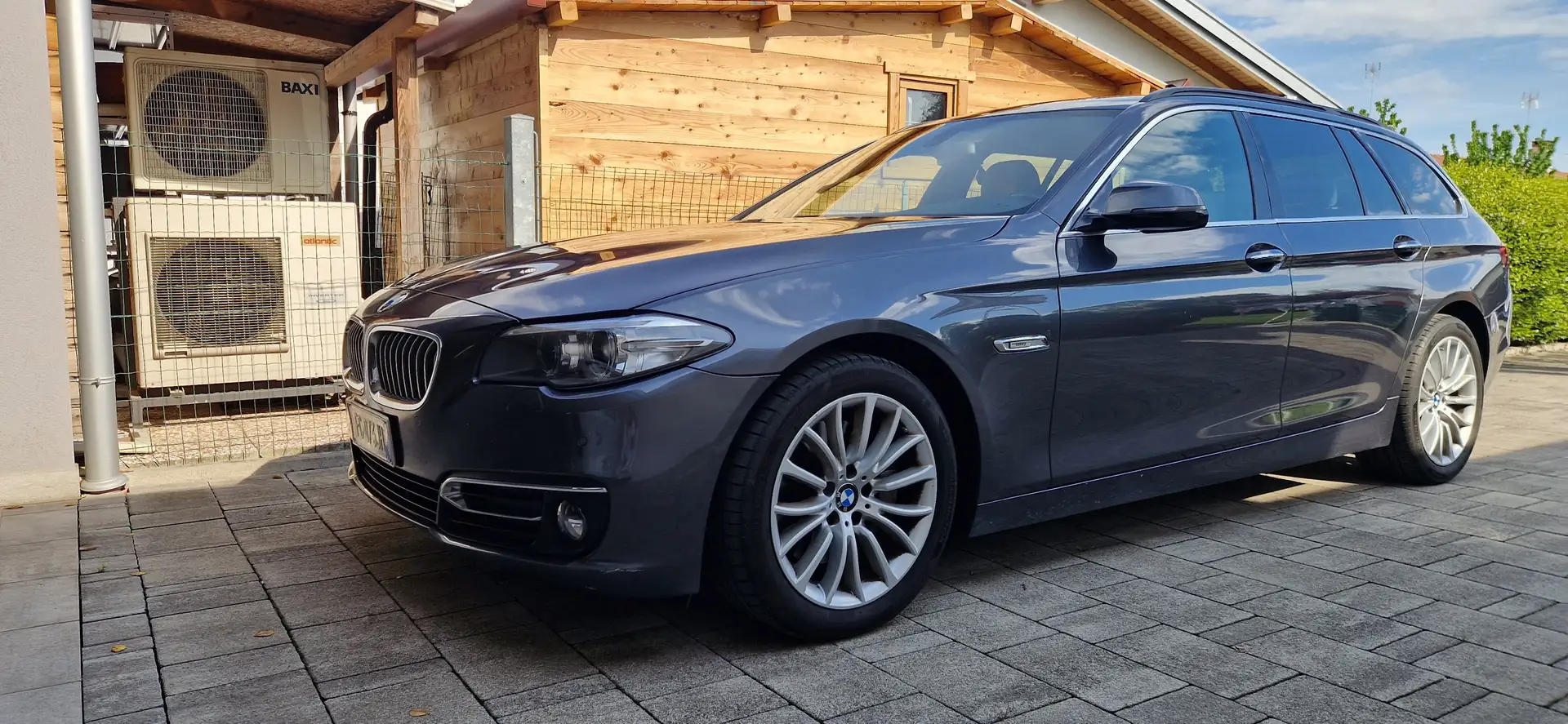 BMW 525 Serie 5 Touring 525d Touring xdrive Luxury auto E6 Grigio - 2