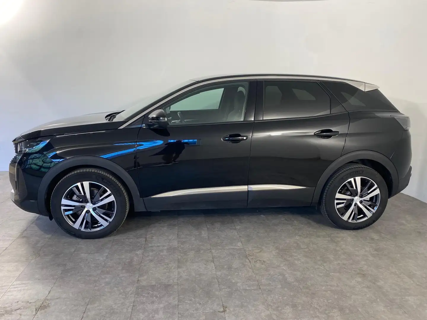Peugeot 3008 1.2 PureTech 130 Allure LED*NAVI*RFK 96 kW (131... Schwarz - 2