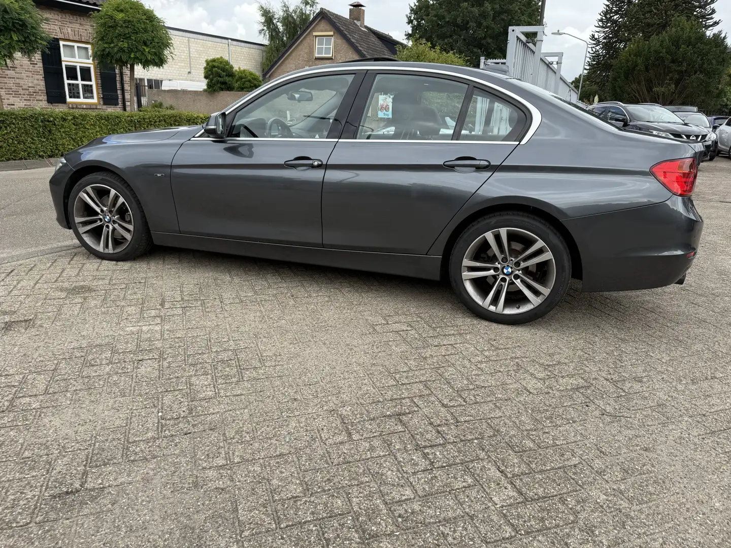 BMW 328 3-serie 328i xDrive High Executive XENON/LEDER/NAV Gri - 2