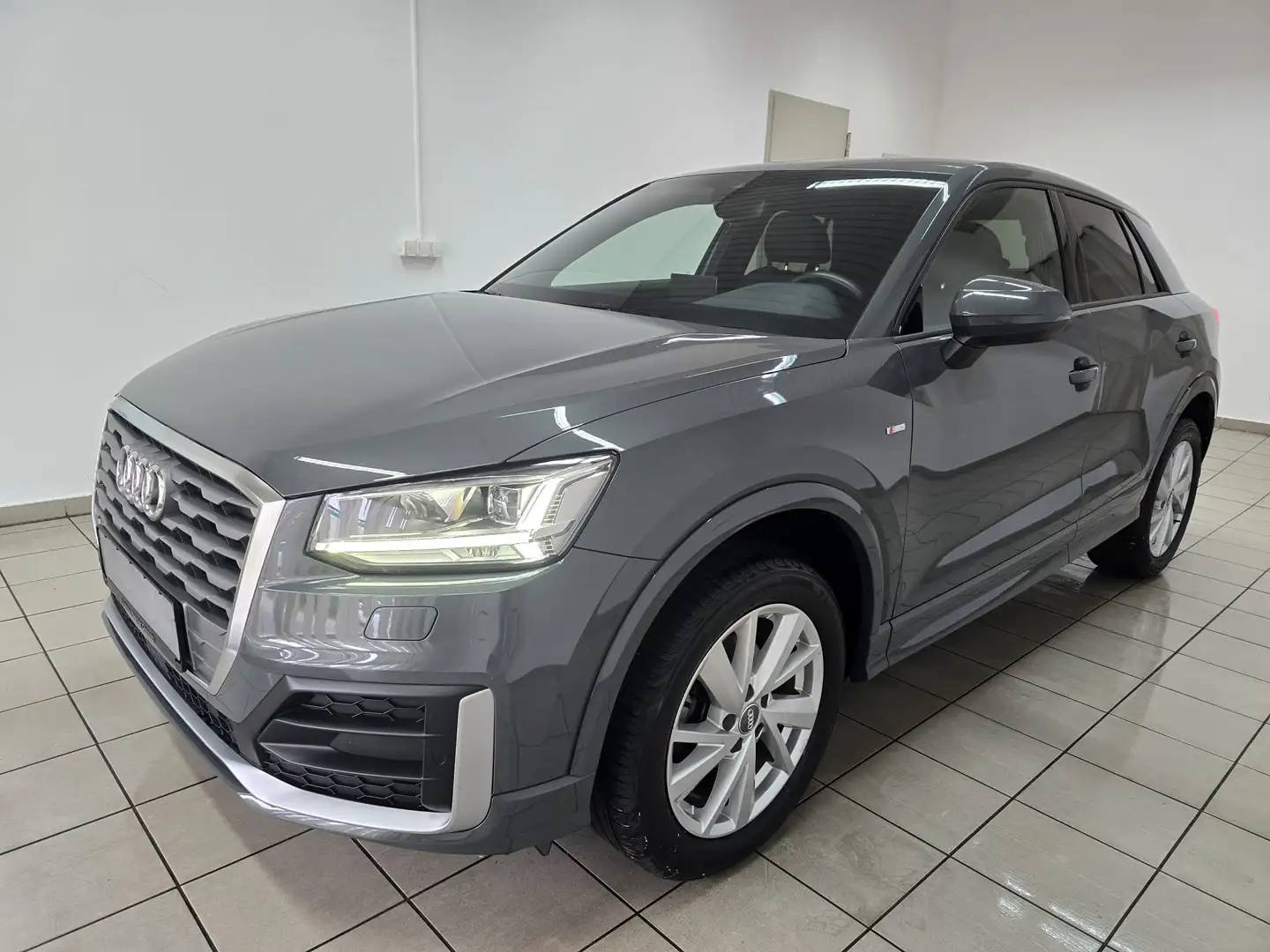Audi Q2 30 TFSI S line LED Virtual Navi ACC PDC AHK Nanog. Gris - 1