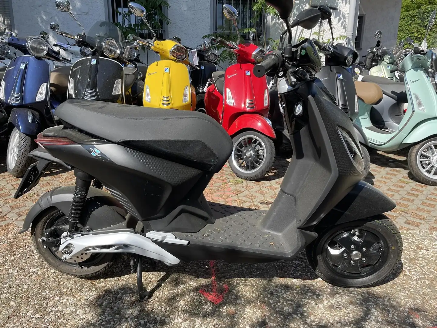 Piaggio 1+ E-Roller 45 Kmh bis zu 100 Km Reichweite NUR 23 Noir - 1