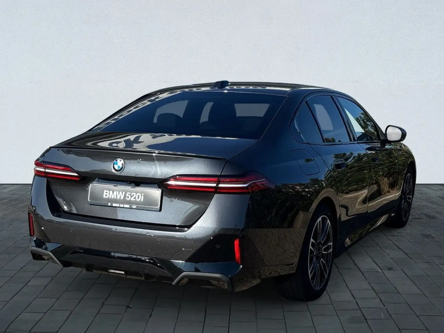 BMW 520 i Limousine Sportpaket Bluetooth Navi LED Klima Gris - 2