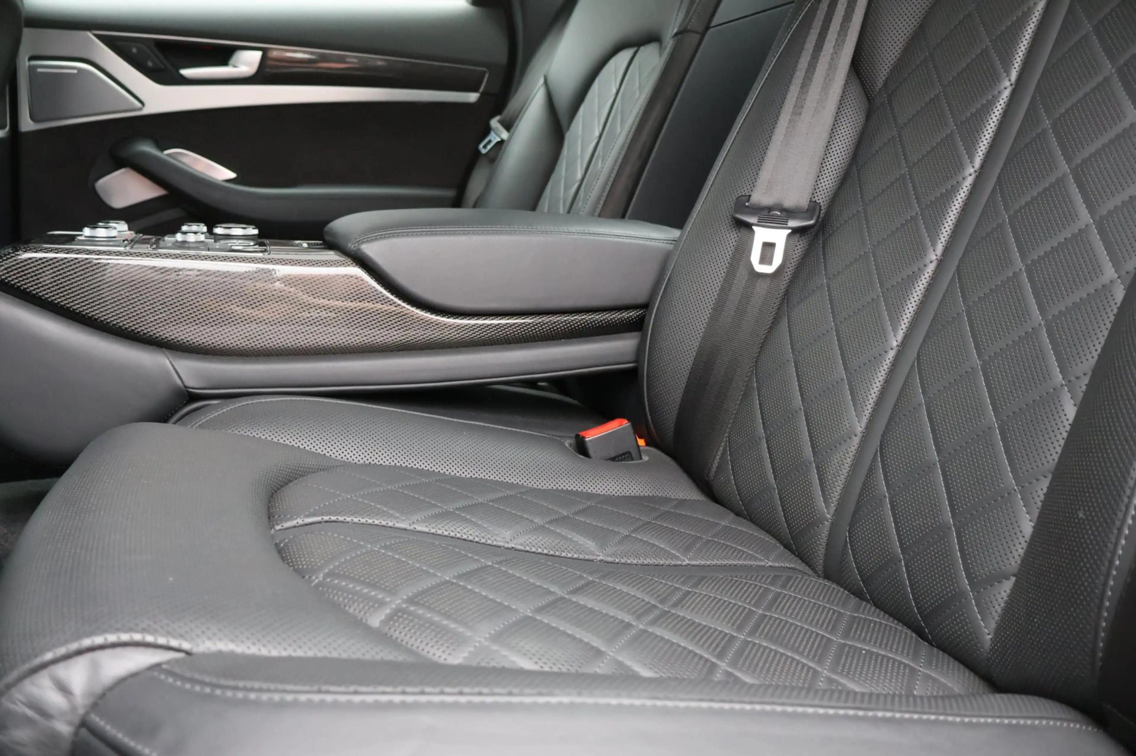 Audi S8 4.0 TFSI S8 quattro Pro Line+ Luxe/Leder/Carbon/36 — photo 16