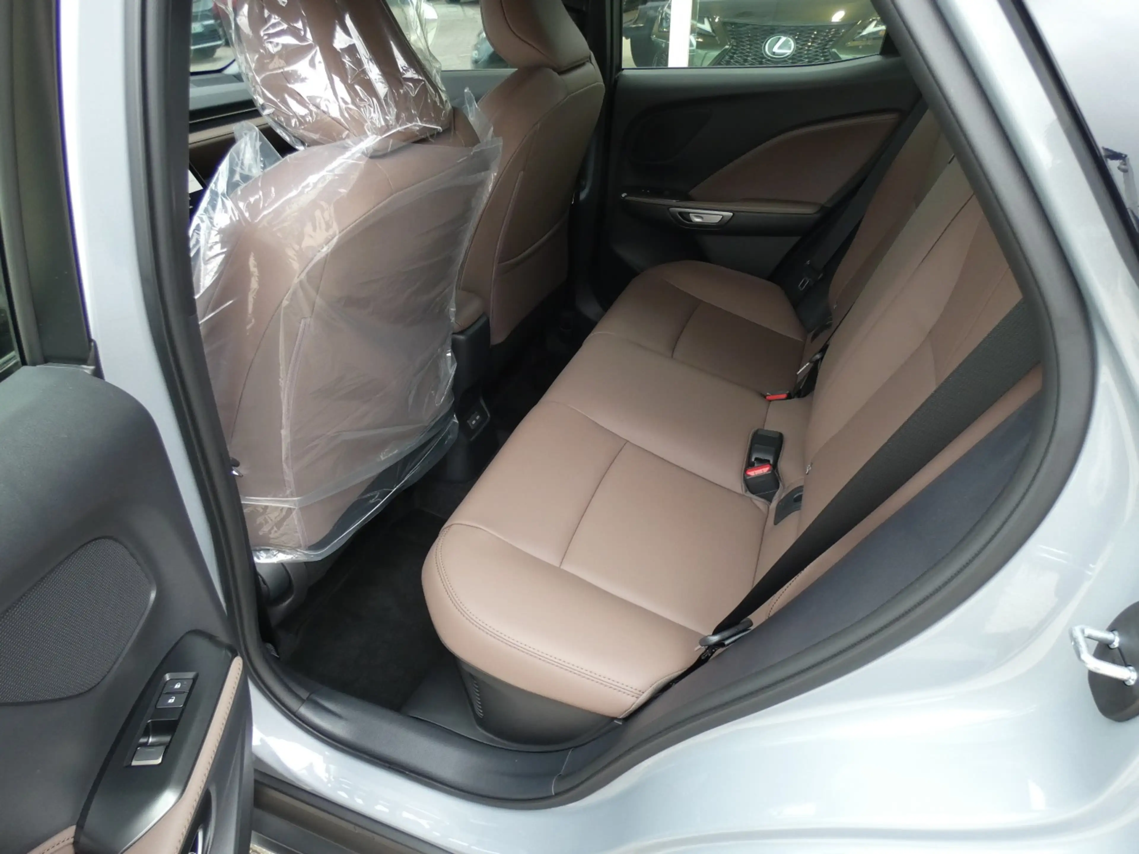 Lexus LBX Hybrid Elegant +LEDER+Elektrische koffer+GSM lader — photo 7