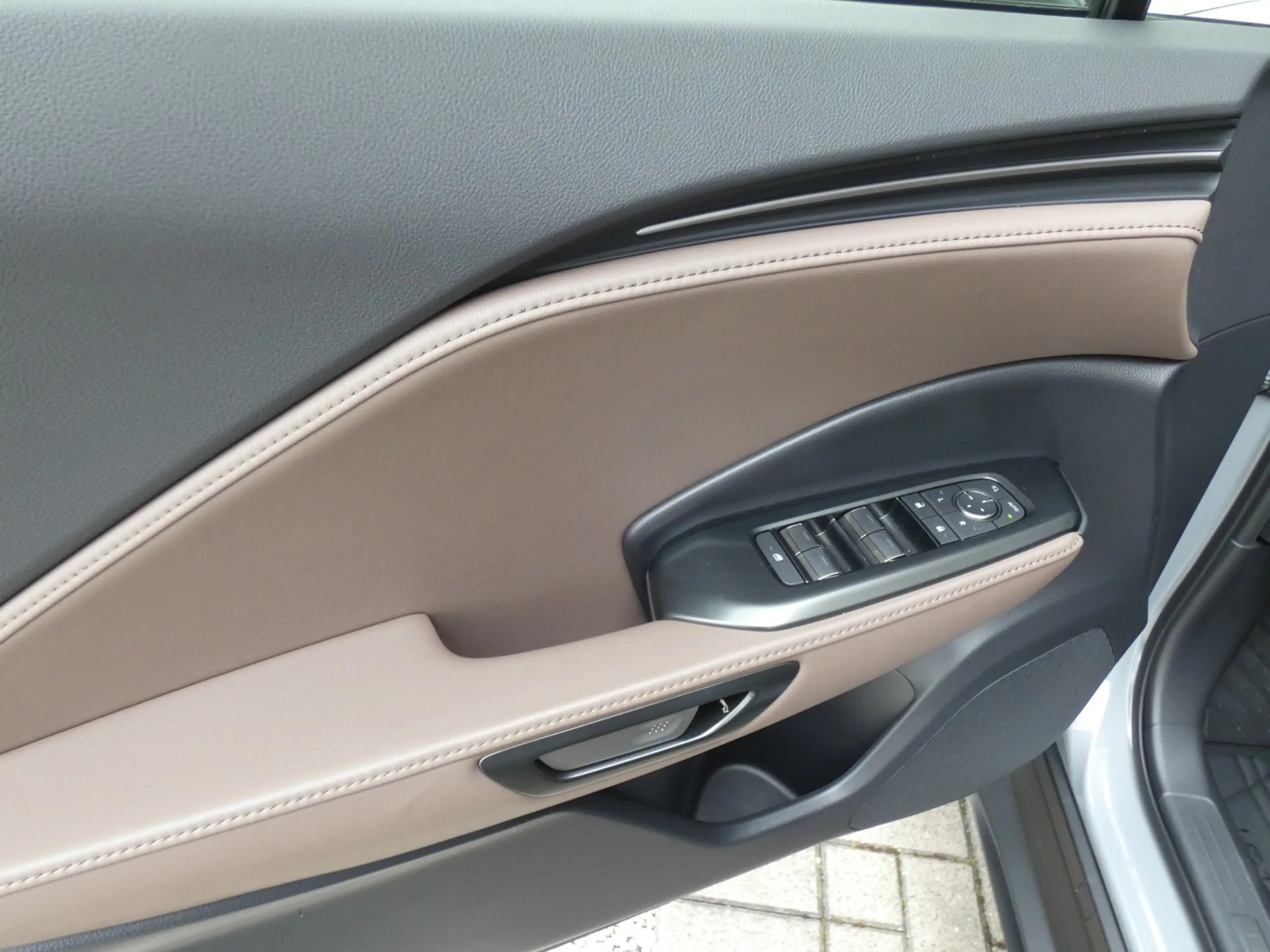 Lexus LBX Hybrid Elegant +LEDER+Elektrische koffer+GSM lader — photo 10