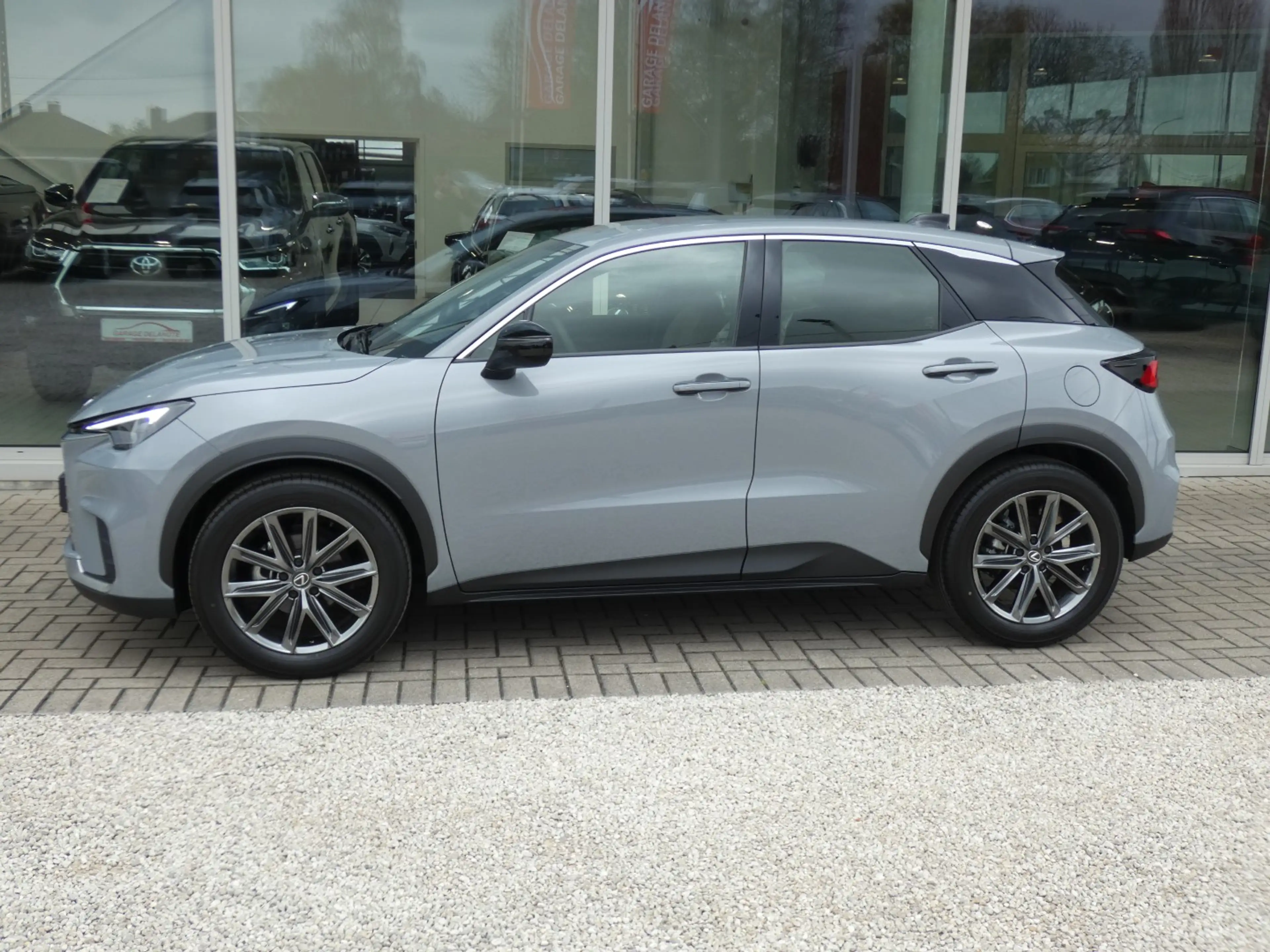 Lexus LBX Hybrid Elegant +LEDER+Elektrische koffer+GSM lader — photo 4
