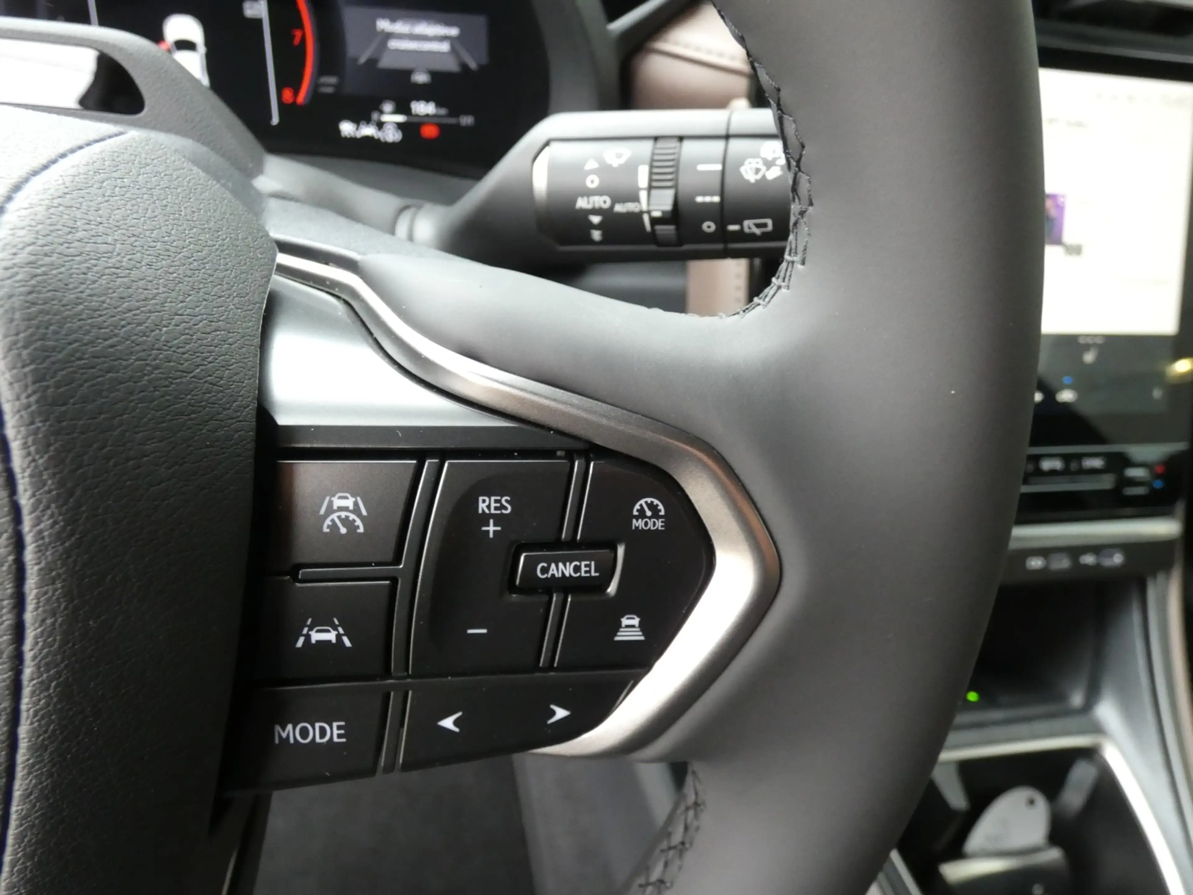 Lexus LBX Hybrid Elegant +LEDER+Elektrische koffer+GSM lader — photo 13