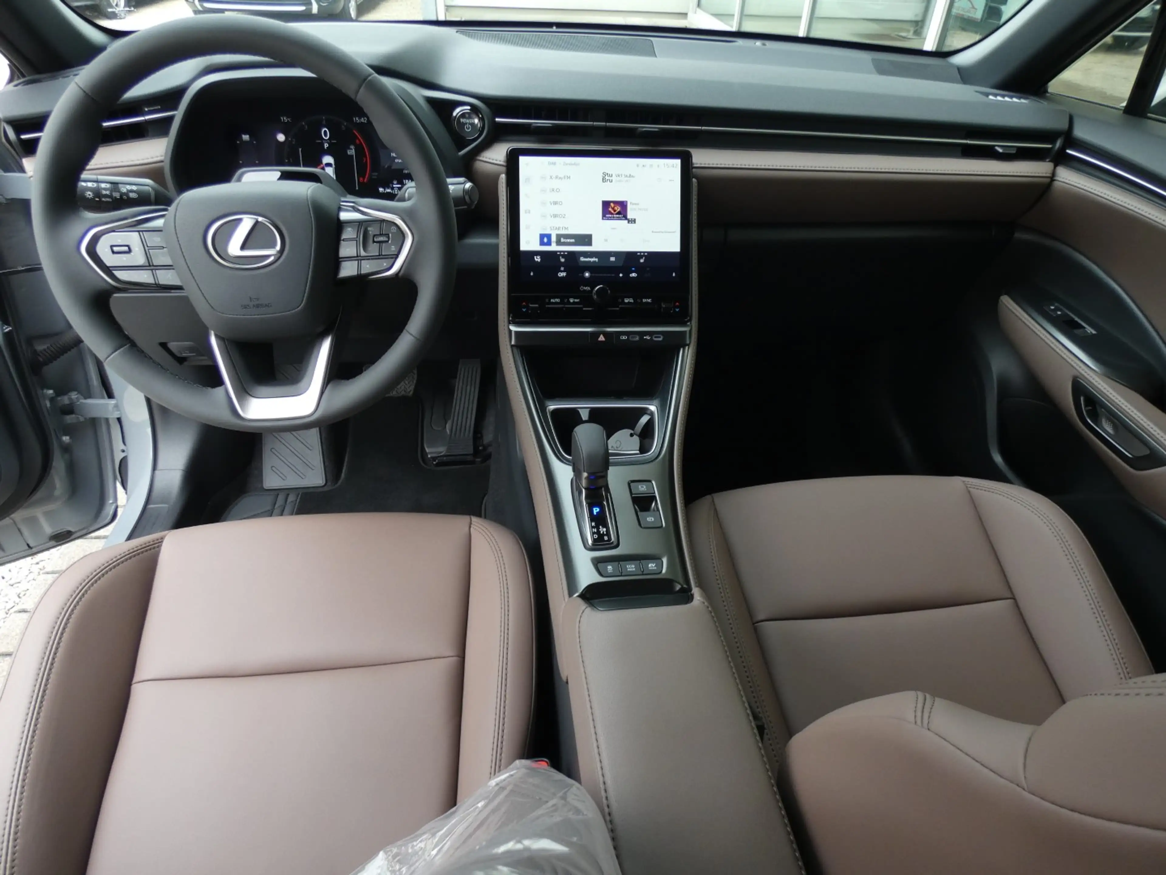 Lexus LBX Hybrid Elegant +LEDER+Elektrische koffer+GSM lader — photo 8