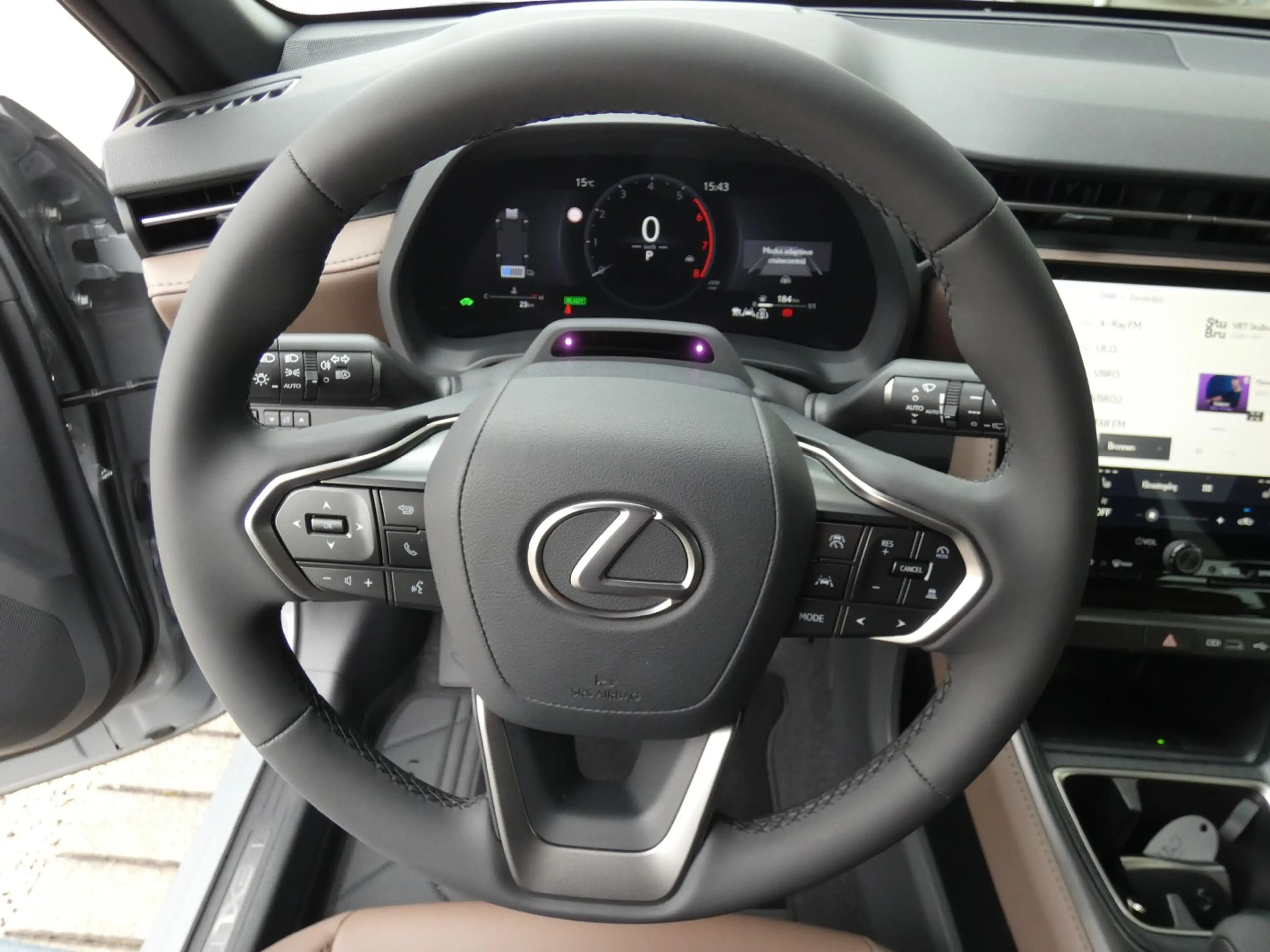 Lexus LBX Hybrid Elegant +LEDER+Elektrische koffer+GSM lader — photo 12