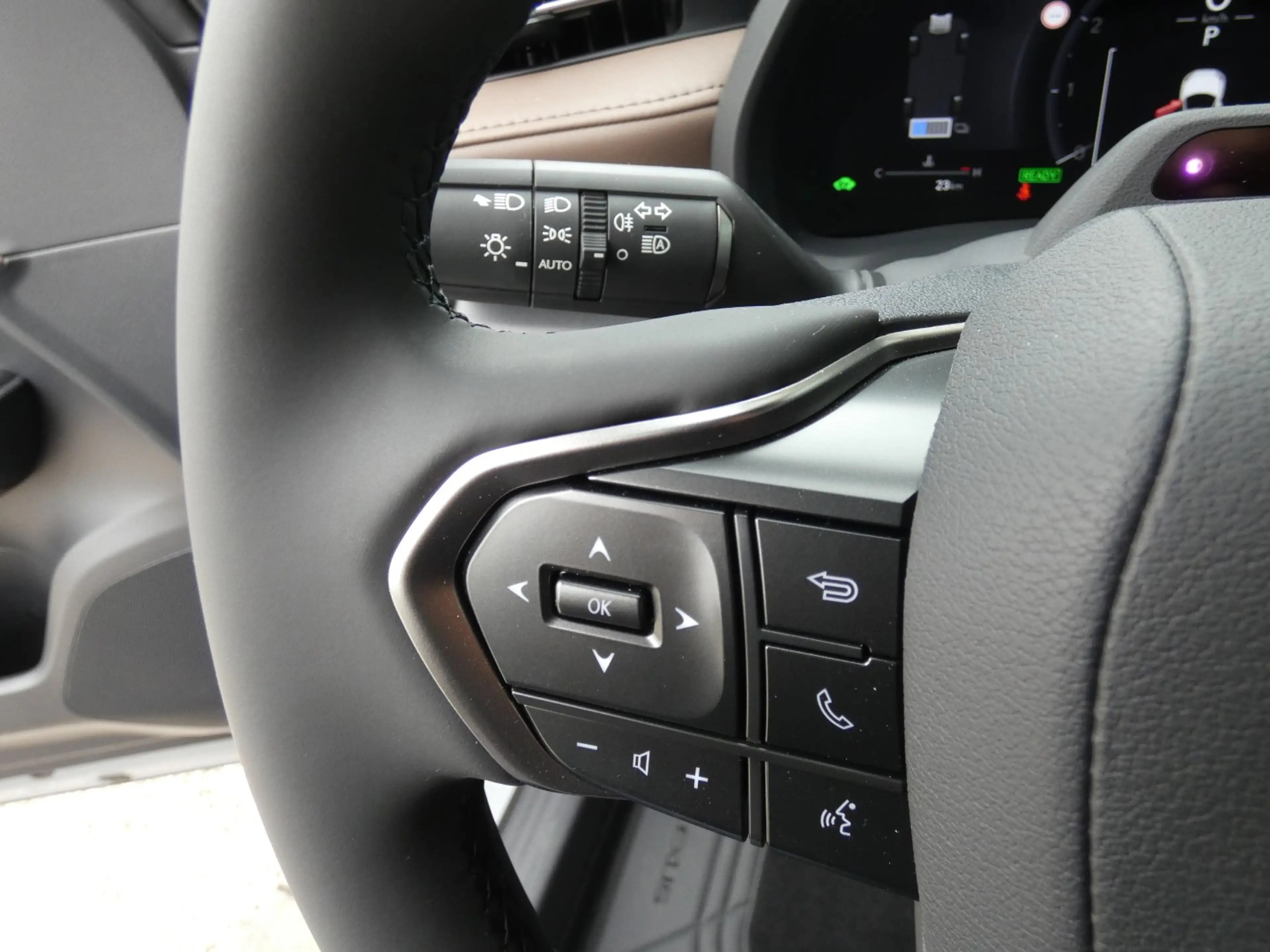 Lexus LBX Hybrid Elegant +LEDER+Elektrische koffer+GSM lader — photo 14