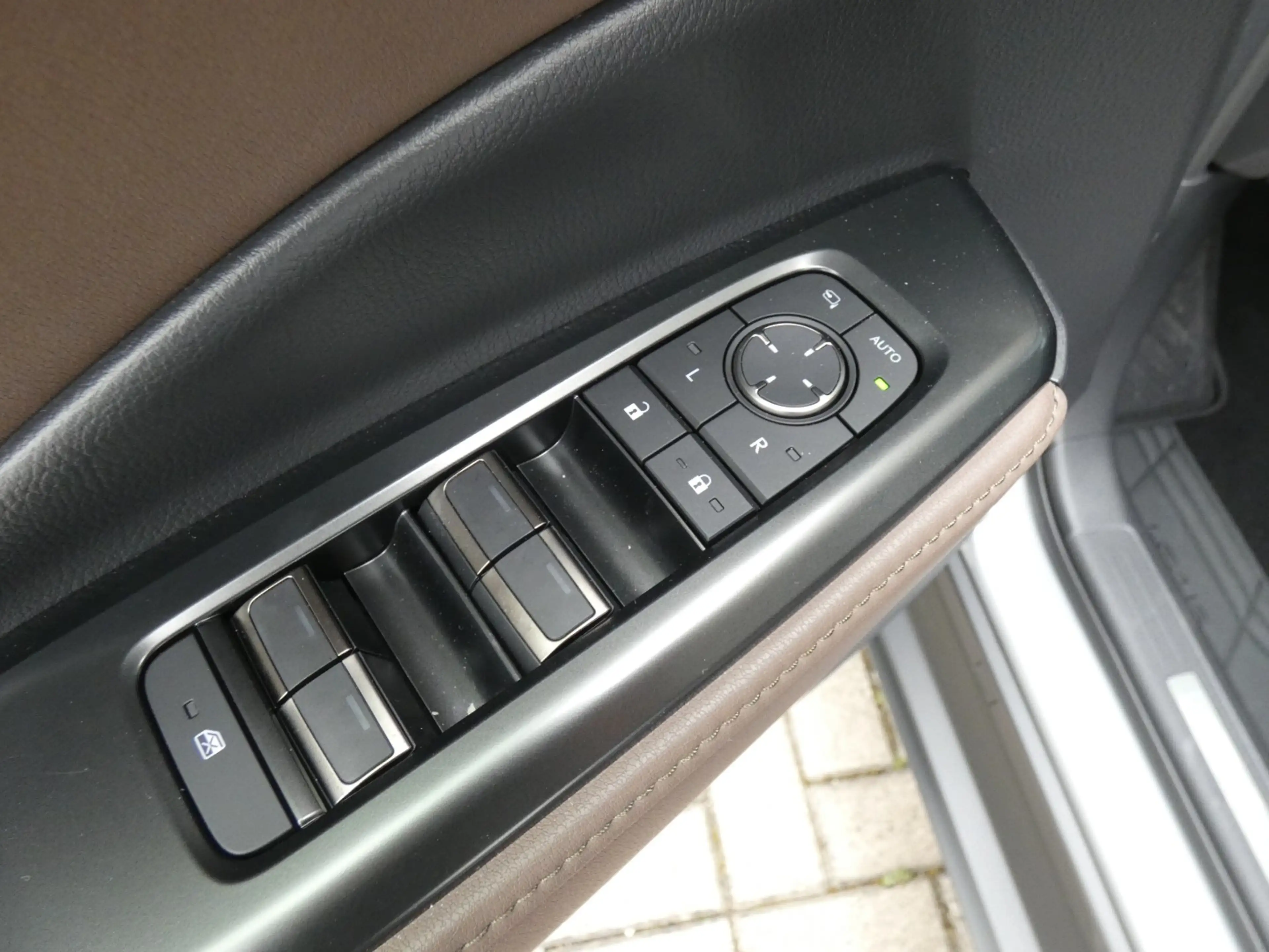 Lexus LBX Hybrid Elegant +LEDER+Elektrische koffer+GSM lader — photo 11
