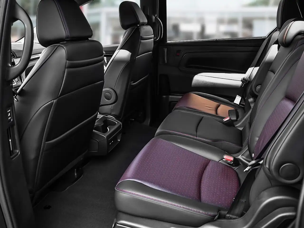 Honda Odyssey снимка Honda Odyssey
