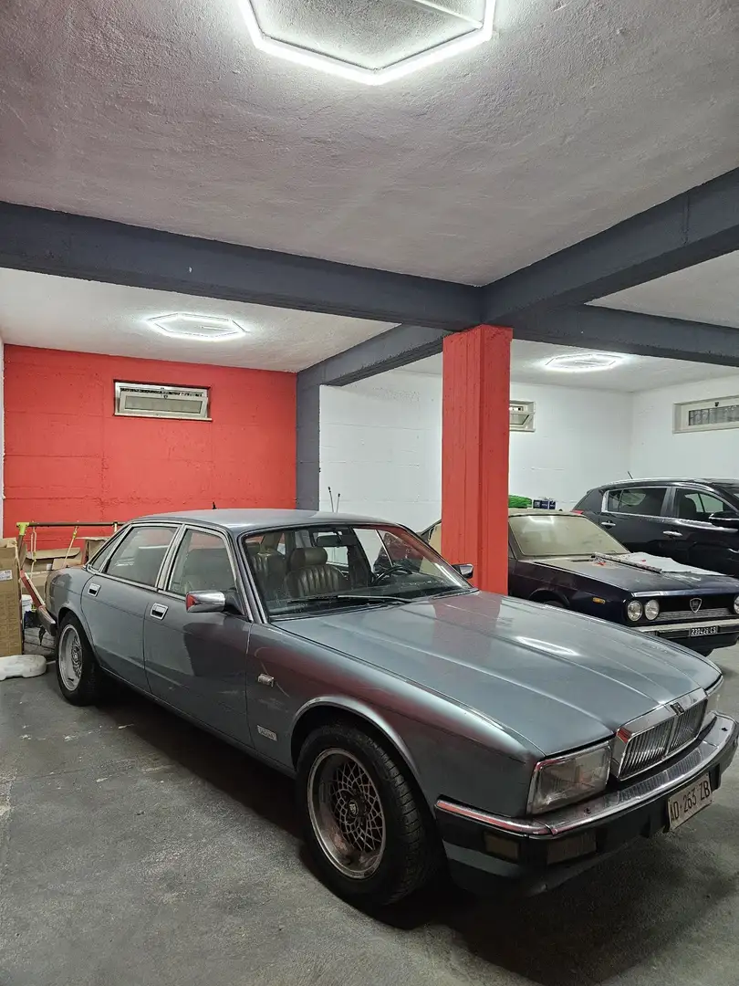 Jaguar XJ40 Sovereign 4.0 - 1