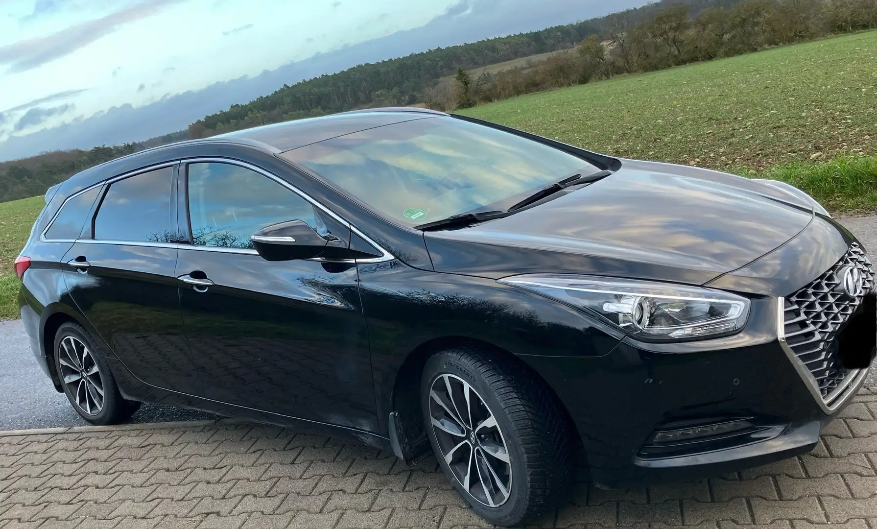Hyundai i40 i40 Kombi blue 1.6 CRDi DCT Space Schwarz - 2