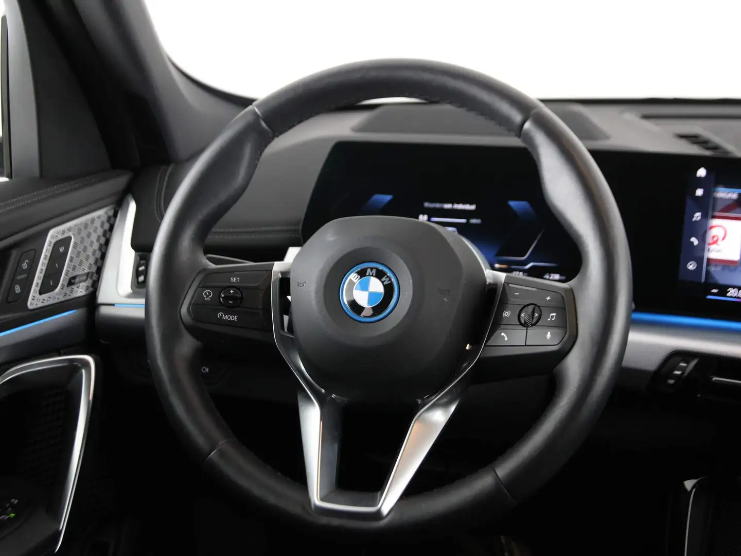 BMW iX1 xDrive30 Launch Edition Wit - 2