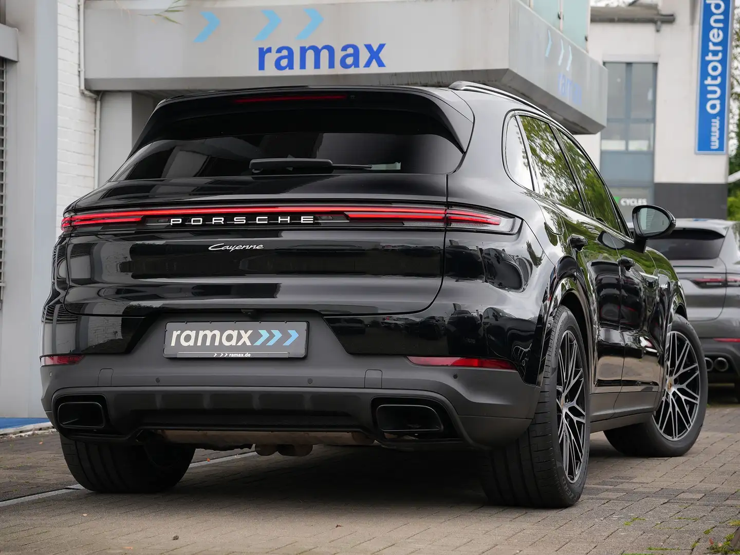Porsche Cayenne E-Hybrid MY24-INNODRIVE-LUFTF-PANO-SPORTSITZE-21RS Negro - 1
