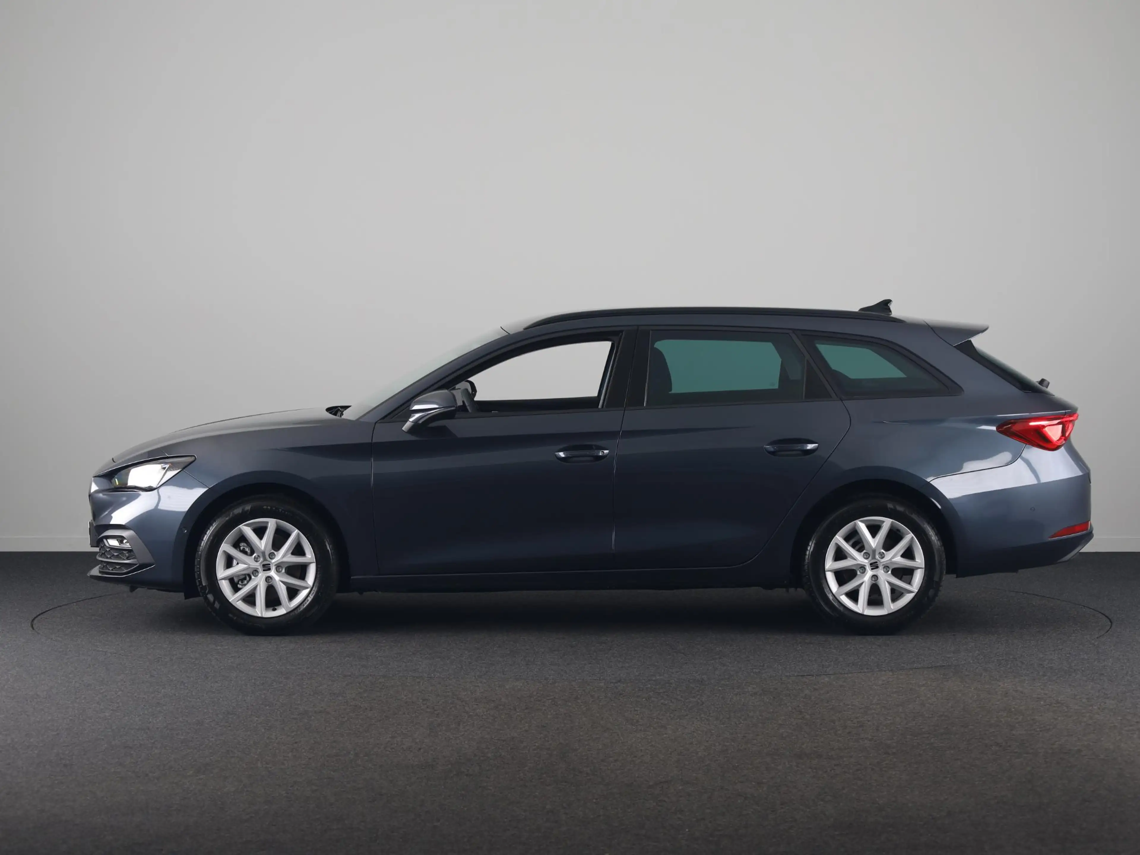 SEAT Leon e-Hybrid Sportstourer 1.5 TSI Style Business Intense | Tech — photo 2
