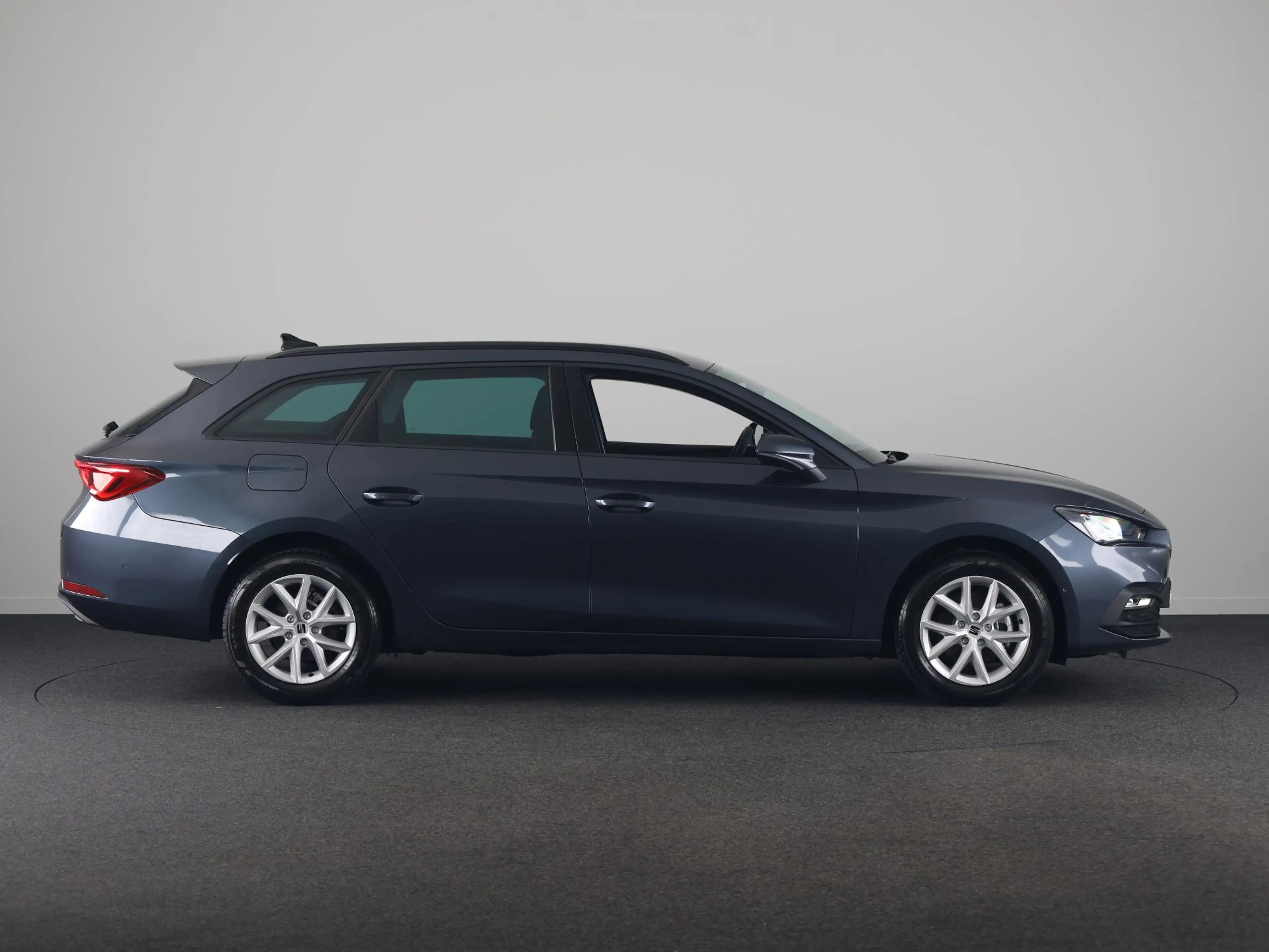 SEAT Leon e-Hybrid Sportstourer 1.5 TSI Style Business Intense | Tech — photo 6