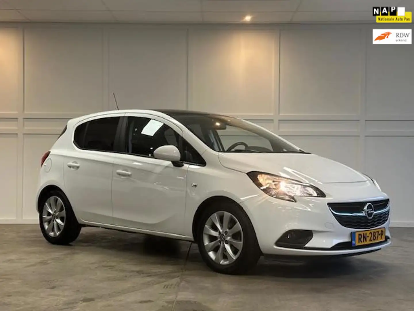 Opel Corsa 1.4 Favourite / 62.157 KM NaP / 2018 / Navi / Airc Wit - 1