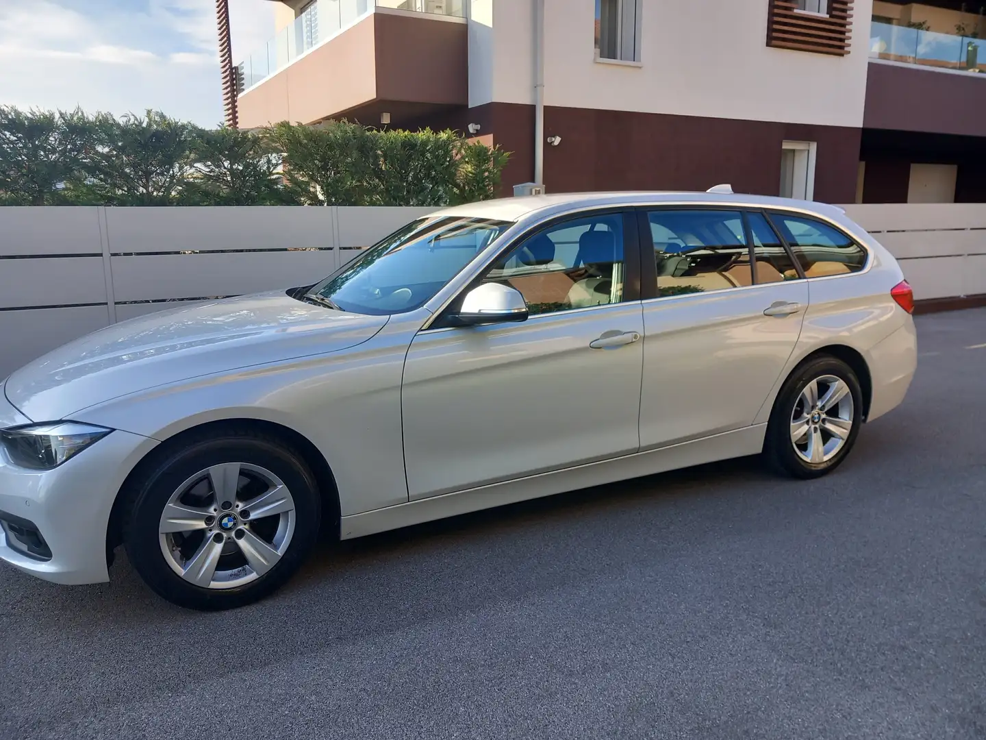 BMW 318 d Touring Business Automatica a € 199 mese Bianco - 2