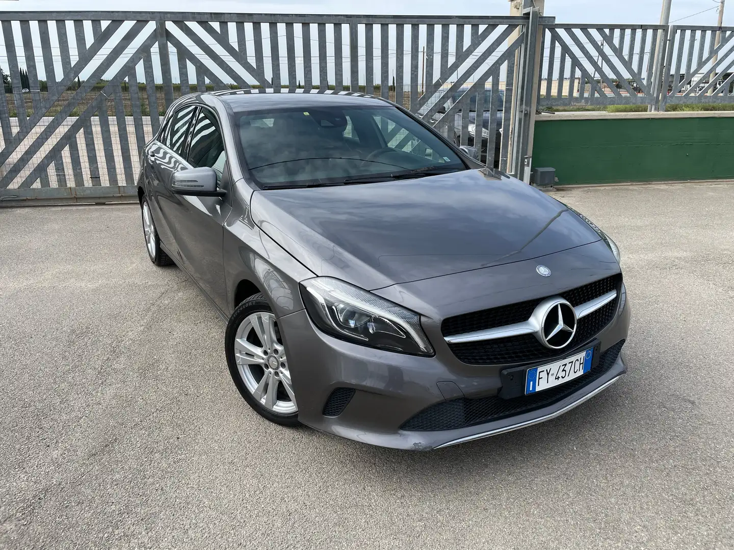 Mercedes-Benz A 200 d Sport auto-NAVIGATORE-RETROCAMERA Gris - 1