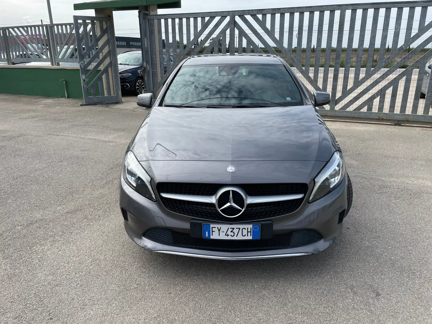 Mercedes-Benz A 200 d Sport auto-NAVIGATORE-RETROCAMERA Gris - 2