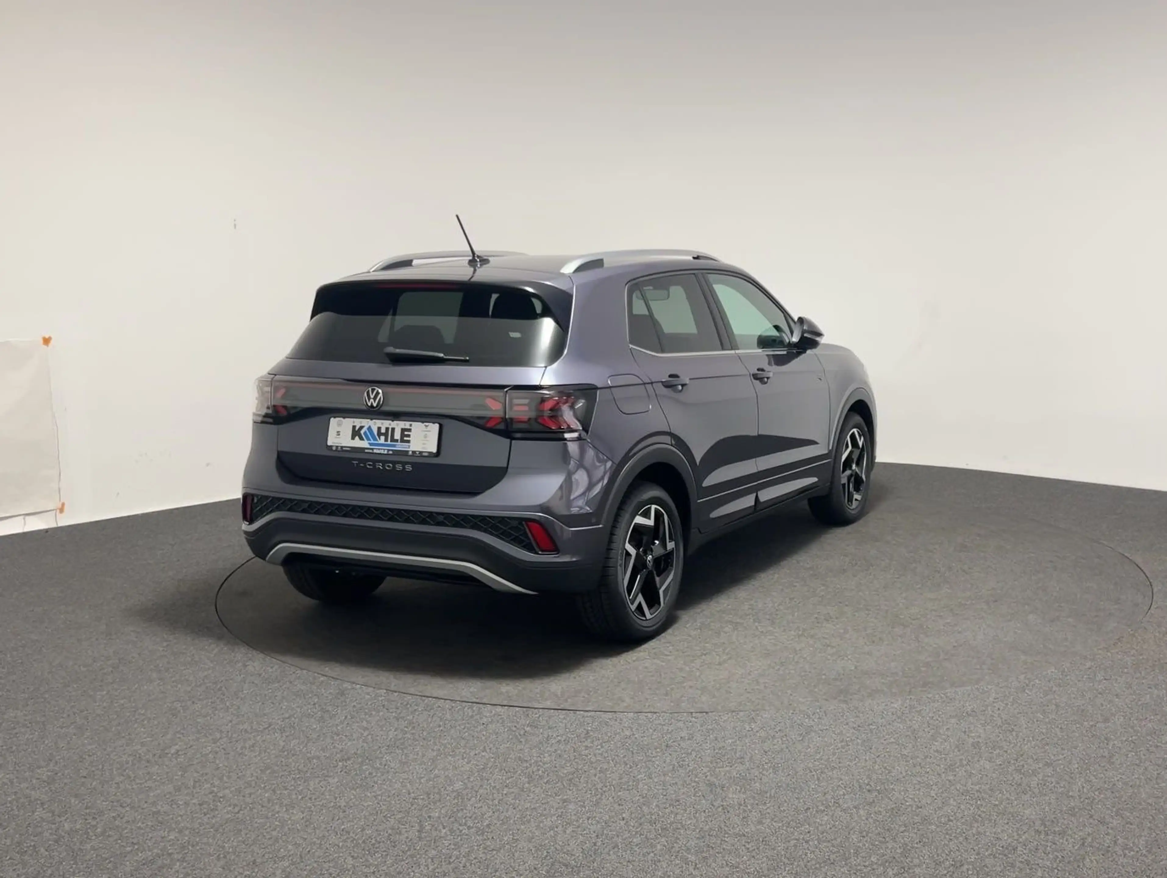 Volkswagen T-Cross R-Line 1.5 l TSI CarPlay Matrix ACC AHK — photo 6