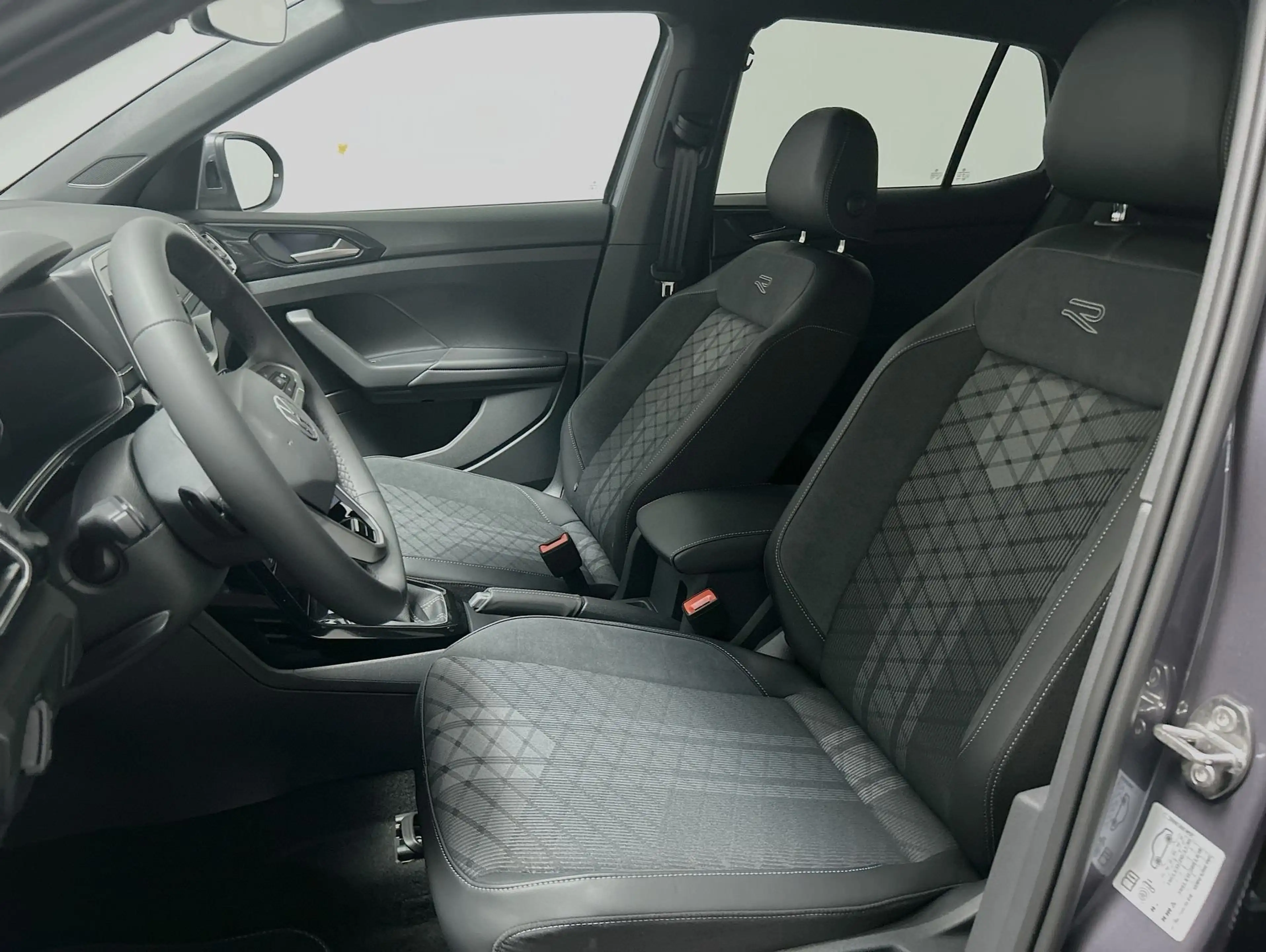 Volkswagen T-Cross R-Line 1.5 l TSI CarPlay Matrix ACC AHK — photo 11
