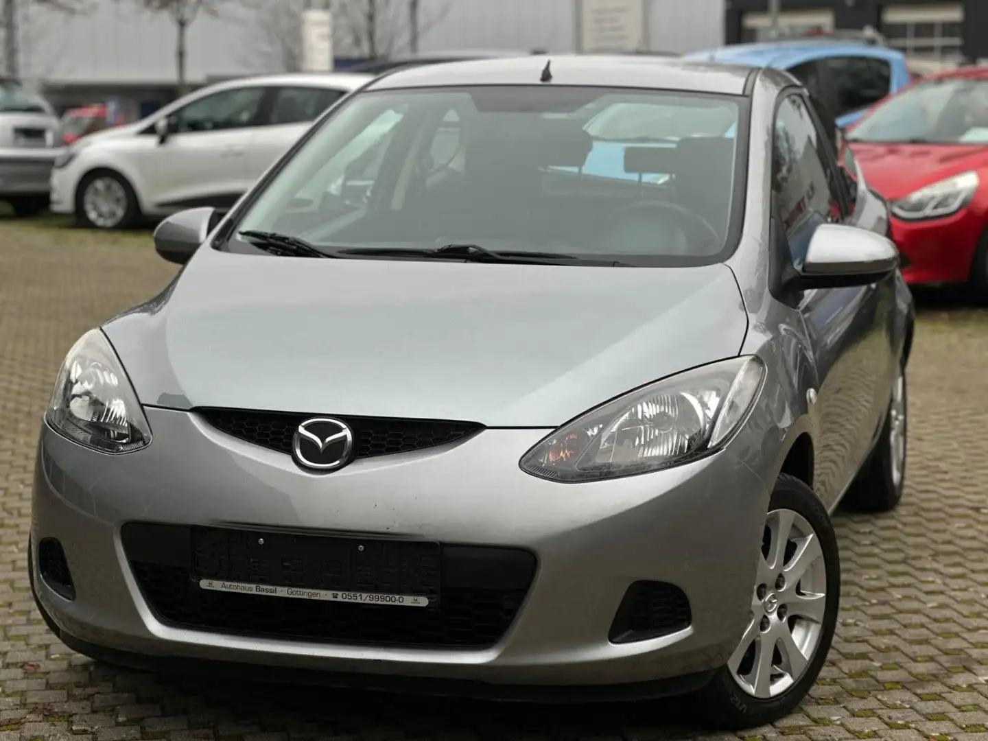 Mazda 2 Lim. 1.3 Independence Sport Grau - 1