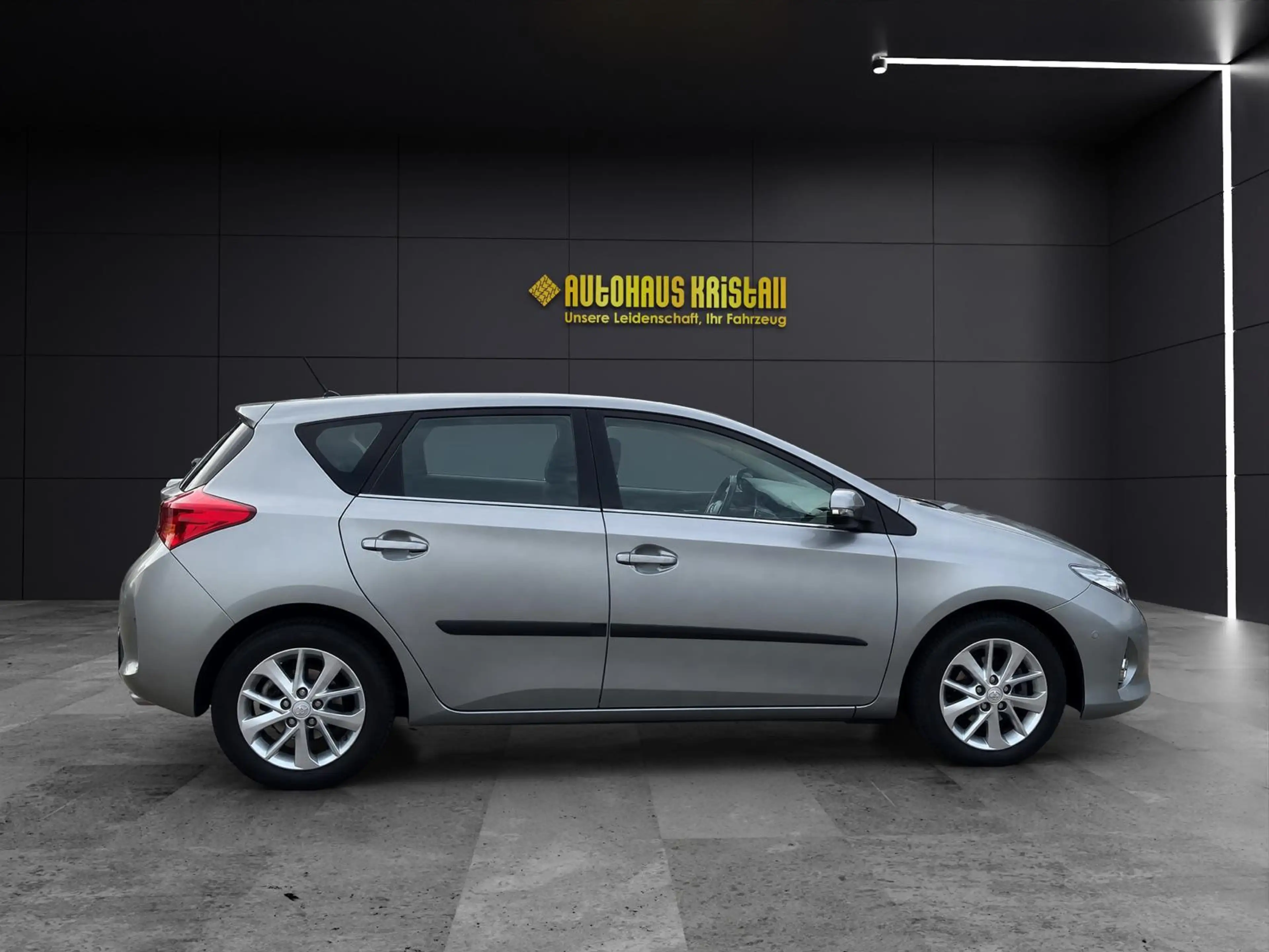 Toyota Auris Life+ 1.HAND *Automatik* TÜV NEU — photo 4