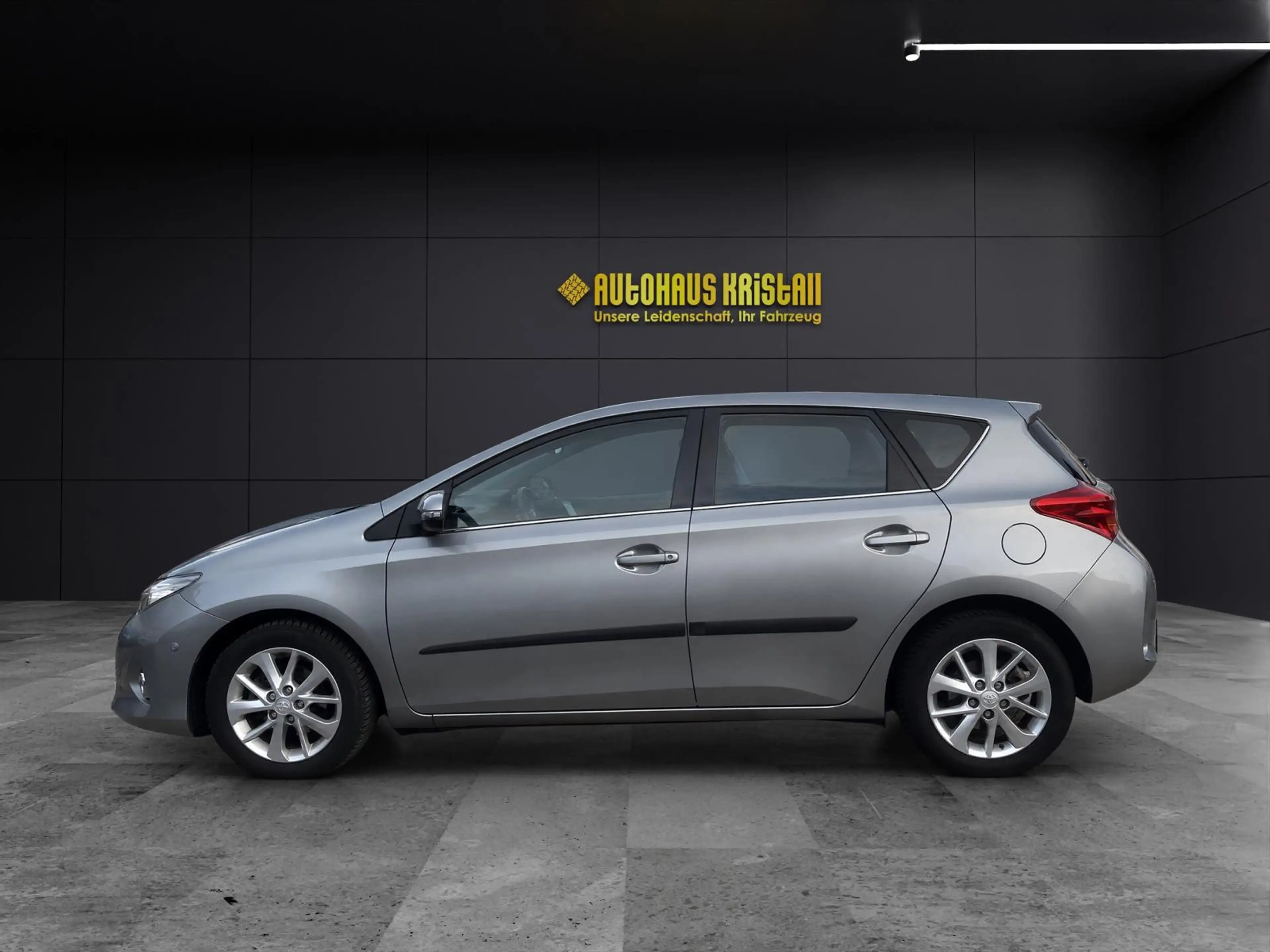 Toyota Auris Life+ 1.HAND *Automatik* TÜV NEU — photo 3