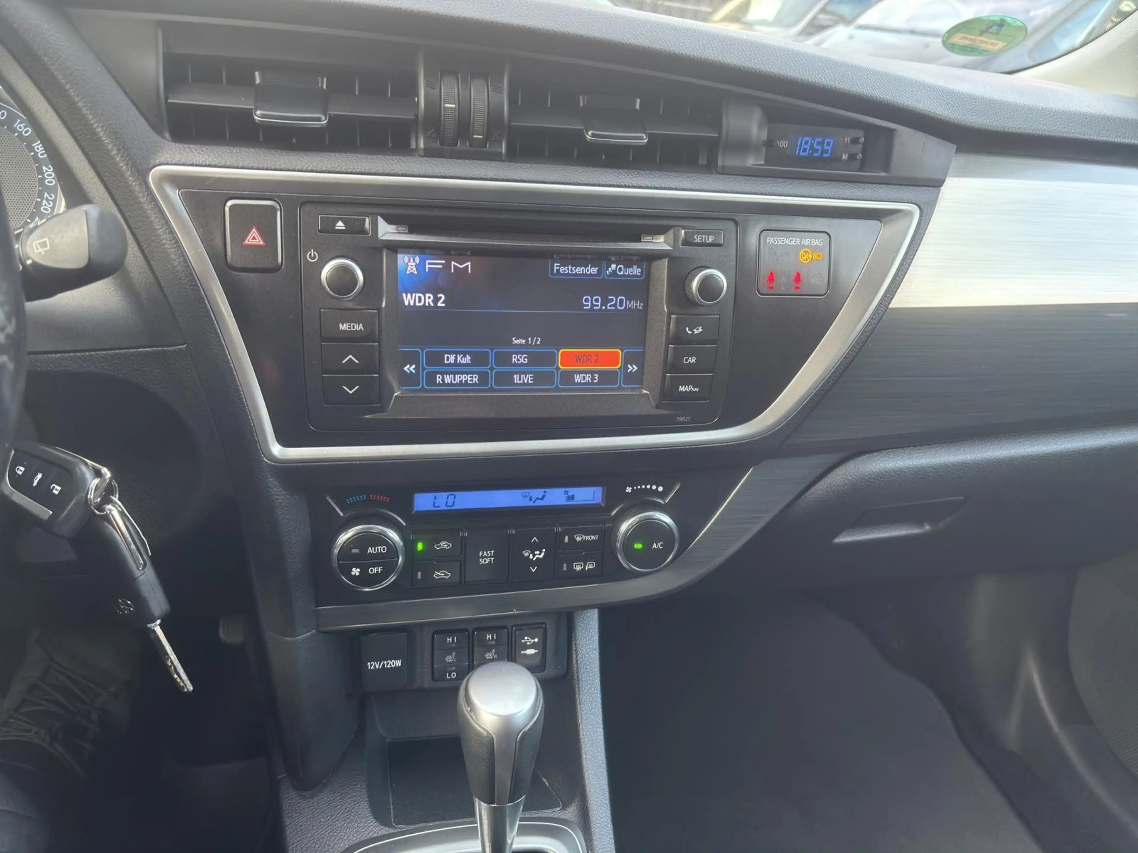 Toyota Auris Life+ 1.HAND *Automatik* TÜV NEU — photo 15