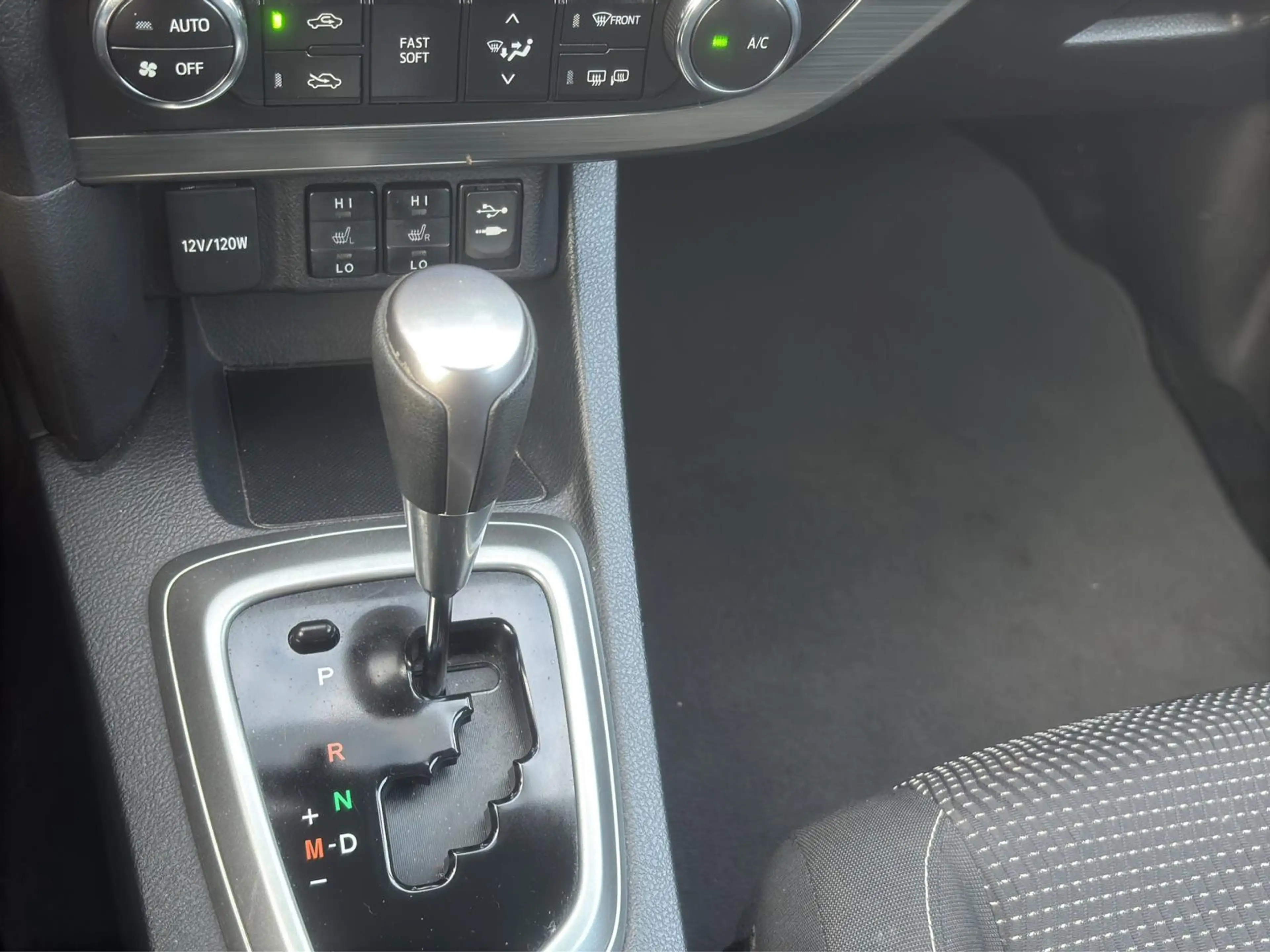 Toyota Auris Life+ 1.HAND *Automatik* TÜV NEU — photo 14
