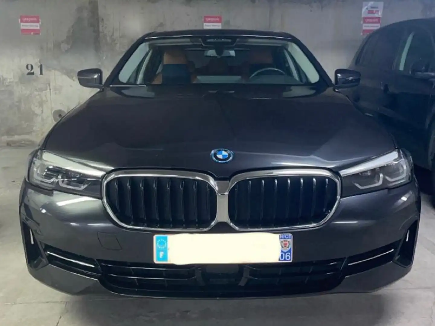BMW 530 Essence hybride rechargeable 292CH Business Design Gris - 1