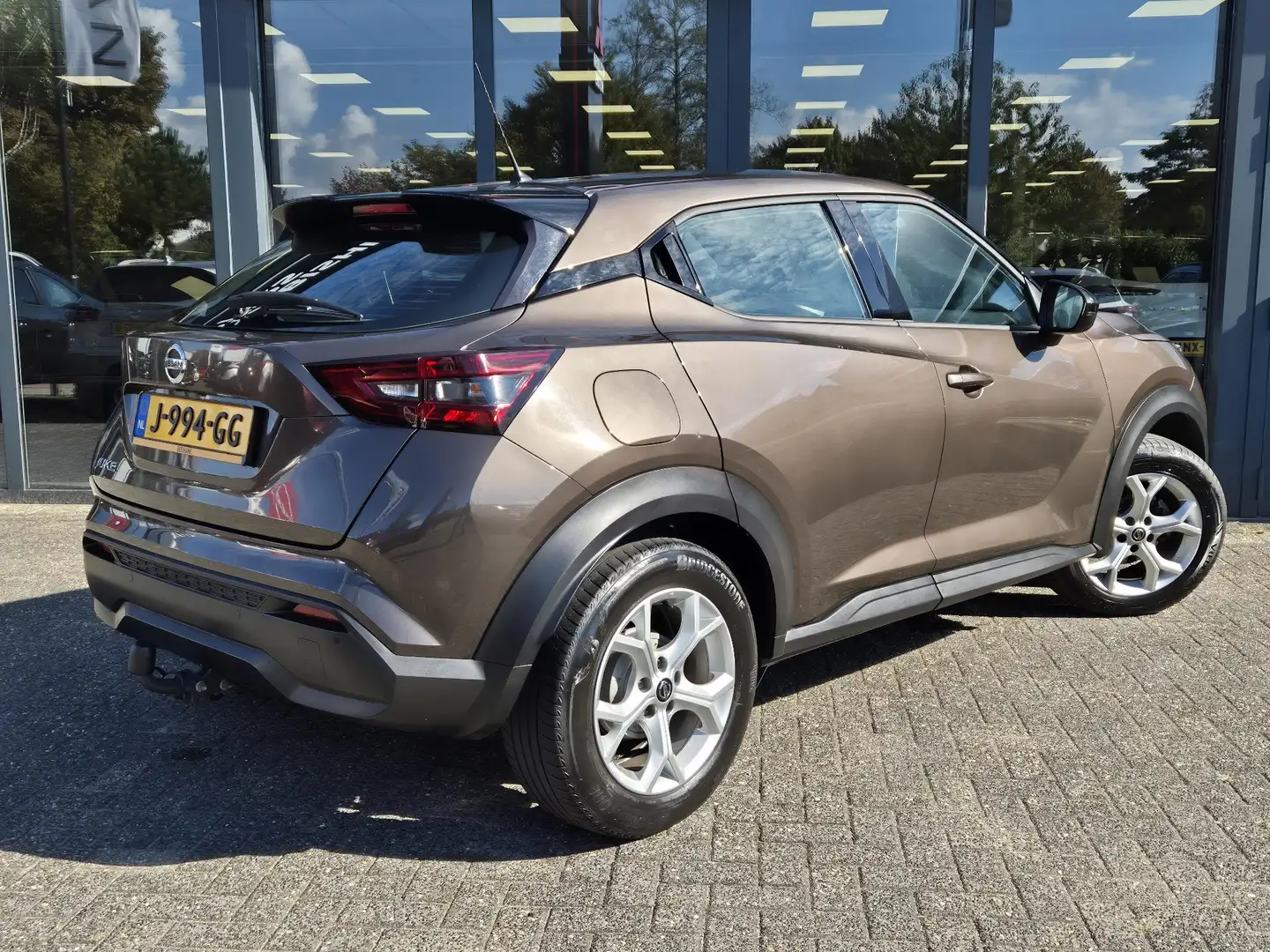 Nissan Juke 1.0 DIG-T Acenta | Winterpakket | Speciale kleur | Bruin - 2