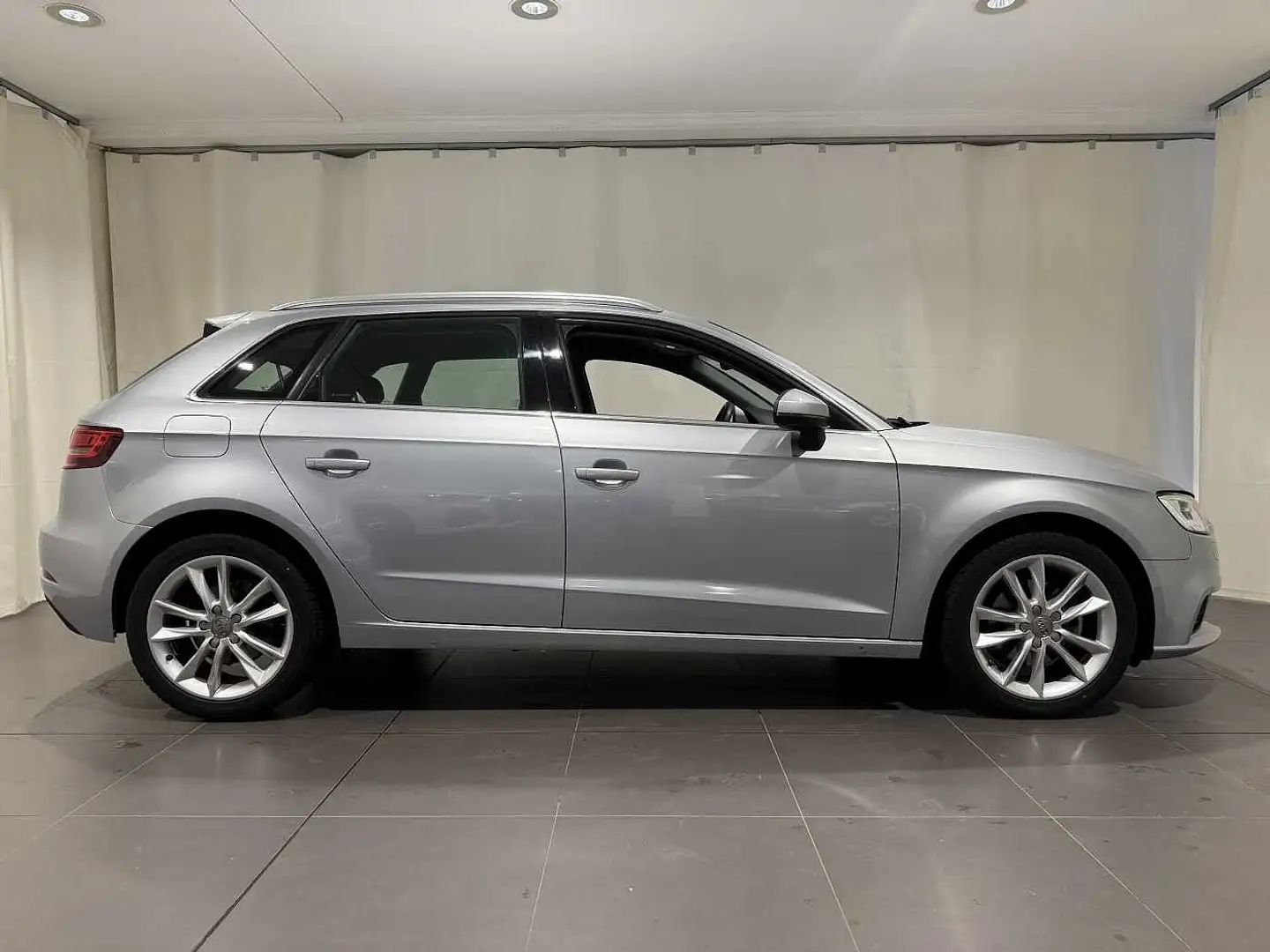 Audi A3 3ª serie SPB 1.6 TDI 116 CV Business Argento - 2