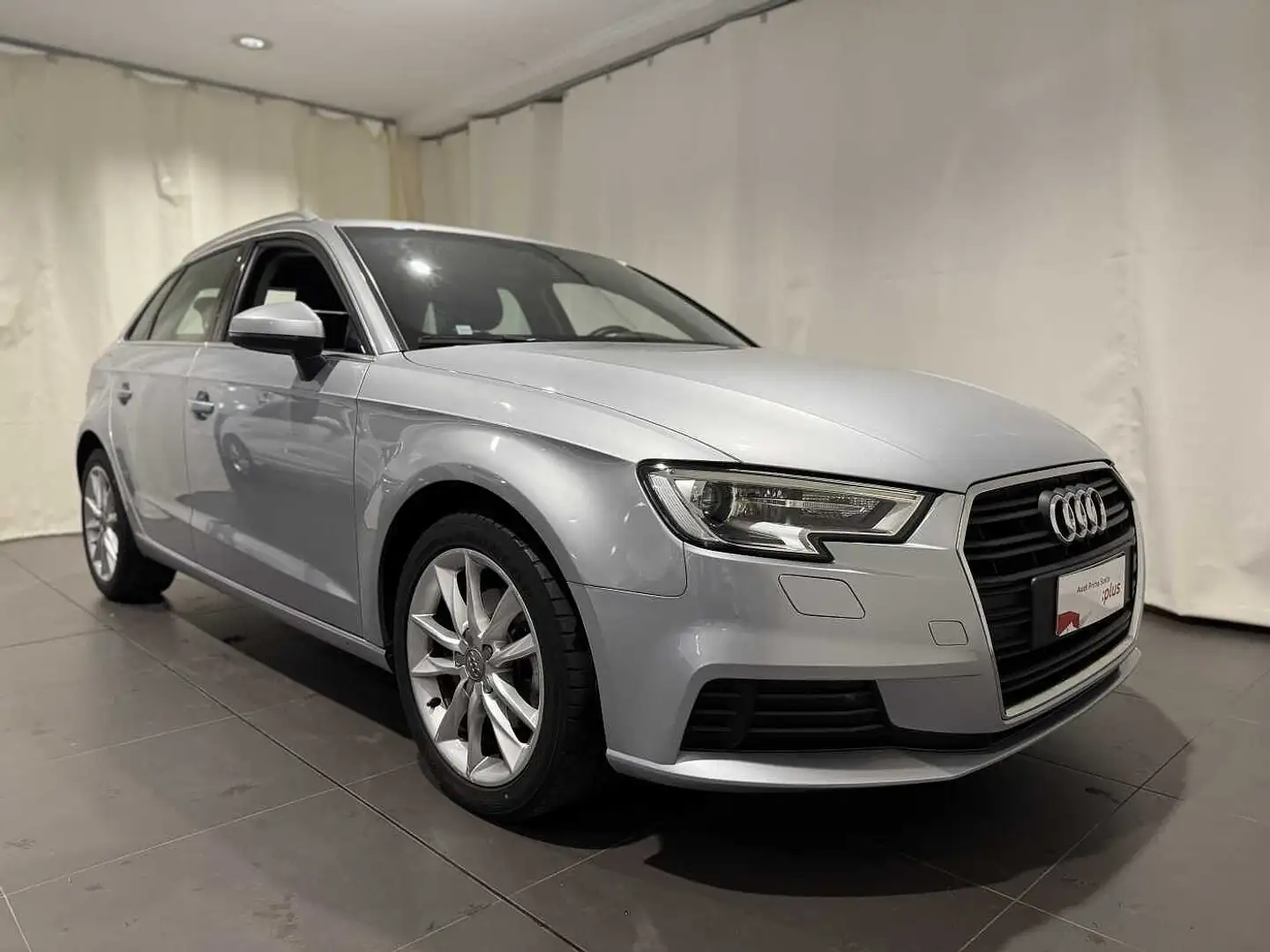 Audi A3 3ª serie SPB 1.6 TDI 116 CV Business Argento - 1