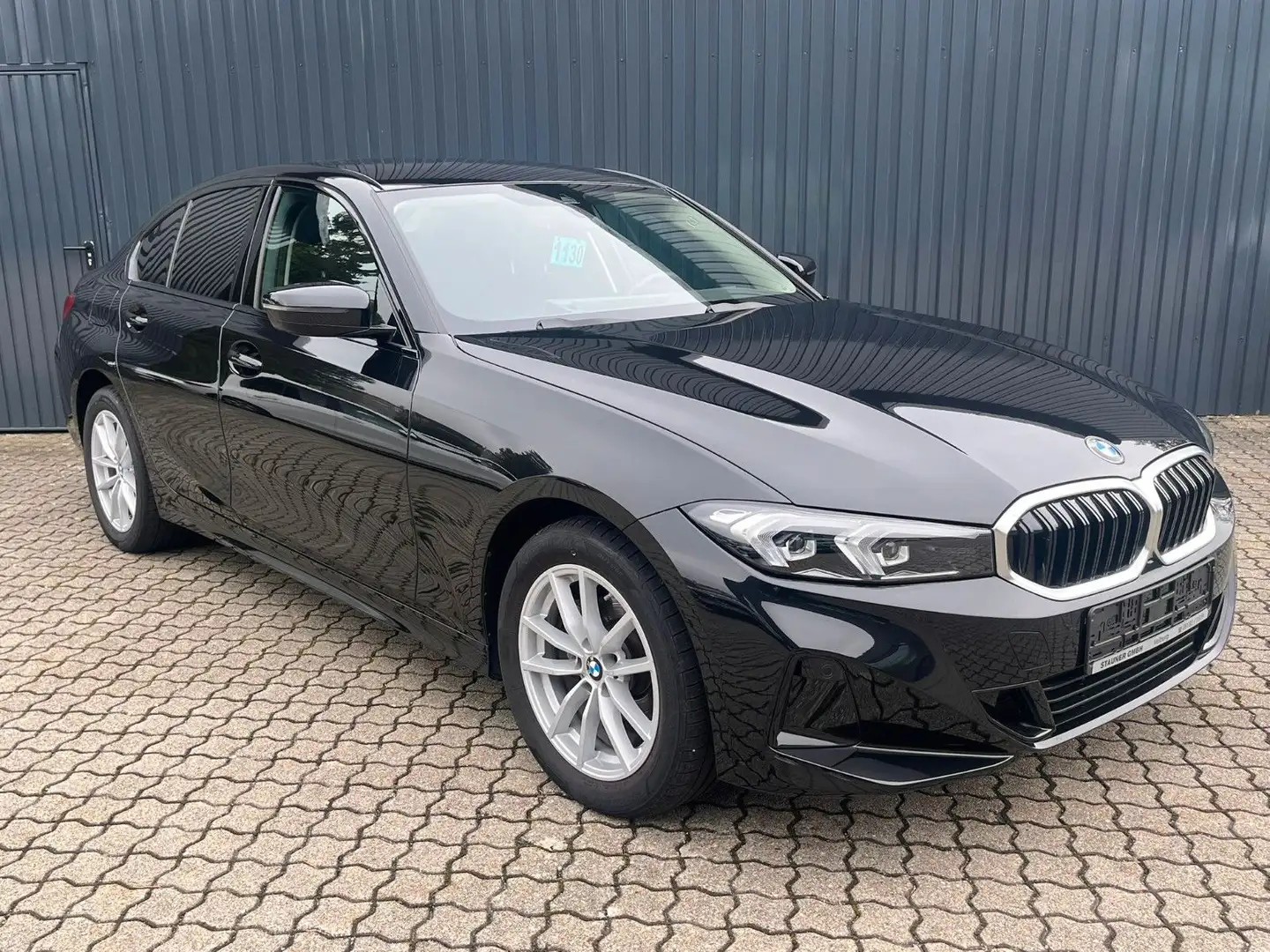BMW 318 i Aut. Limousine /LED/getöntScheib/Navi/Sitzh Schwarz - 2