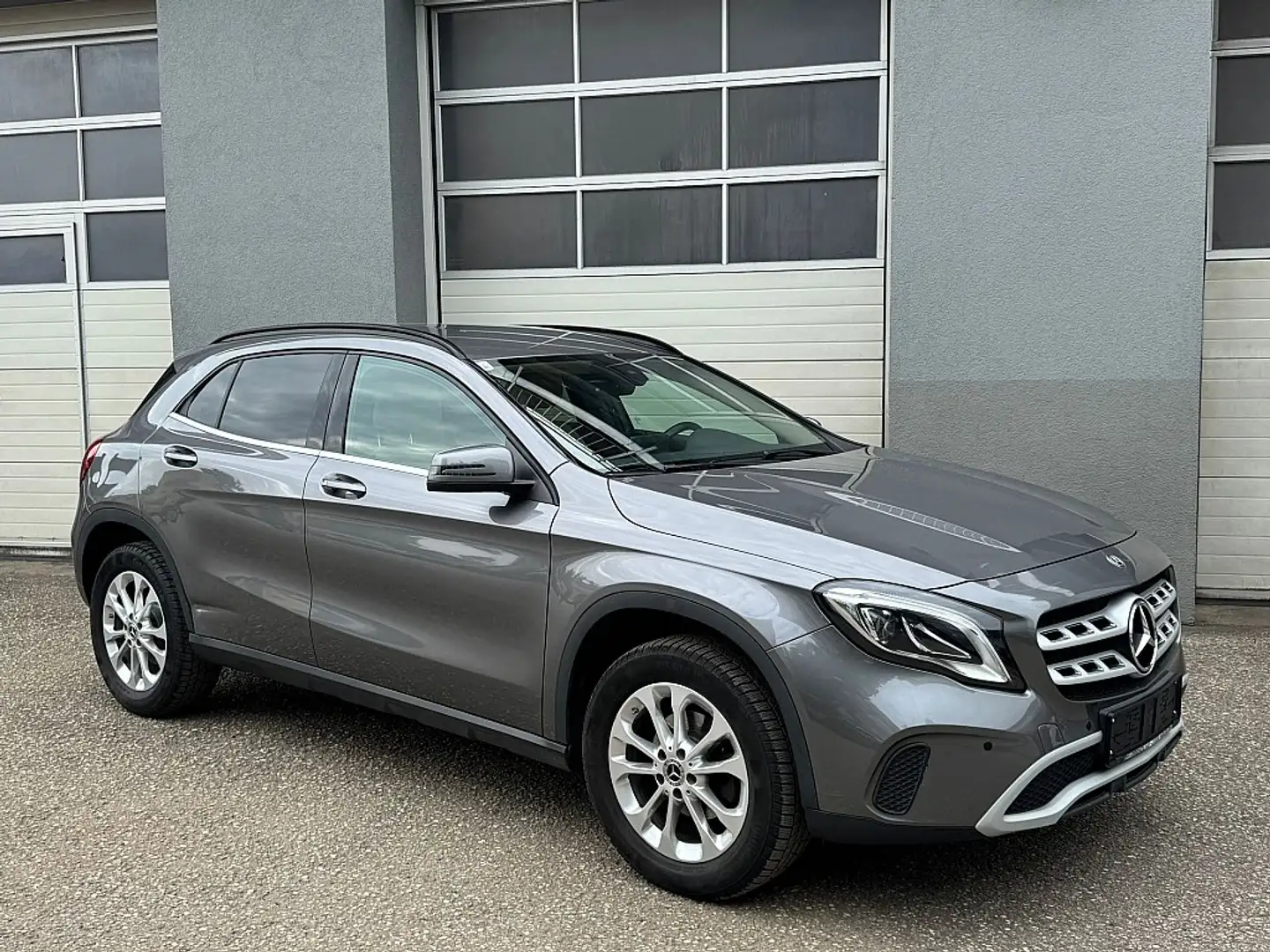 Mercedes-Benz GLA 200 d Style Aut. Gris - 2
