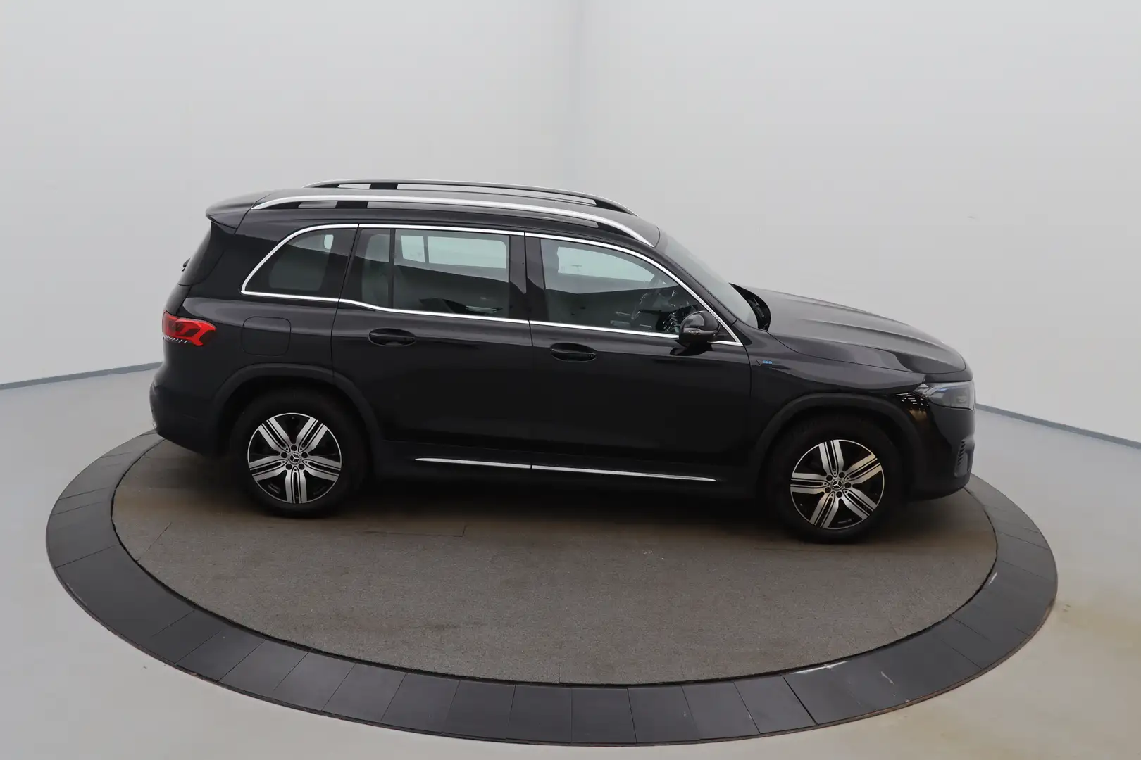 Mercedes-Benz EQB 300 4-Matic Luxury Line LEDER/CUIR LED GPS PDC CAM Ver Noir - 2