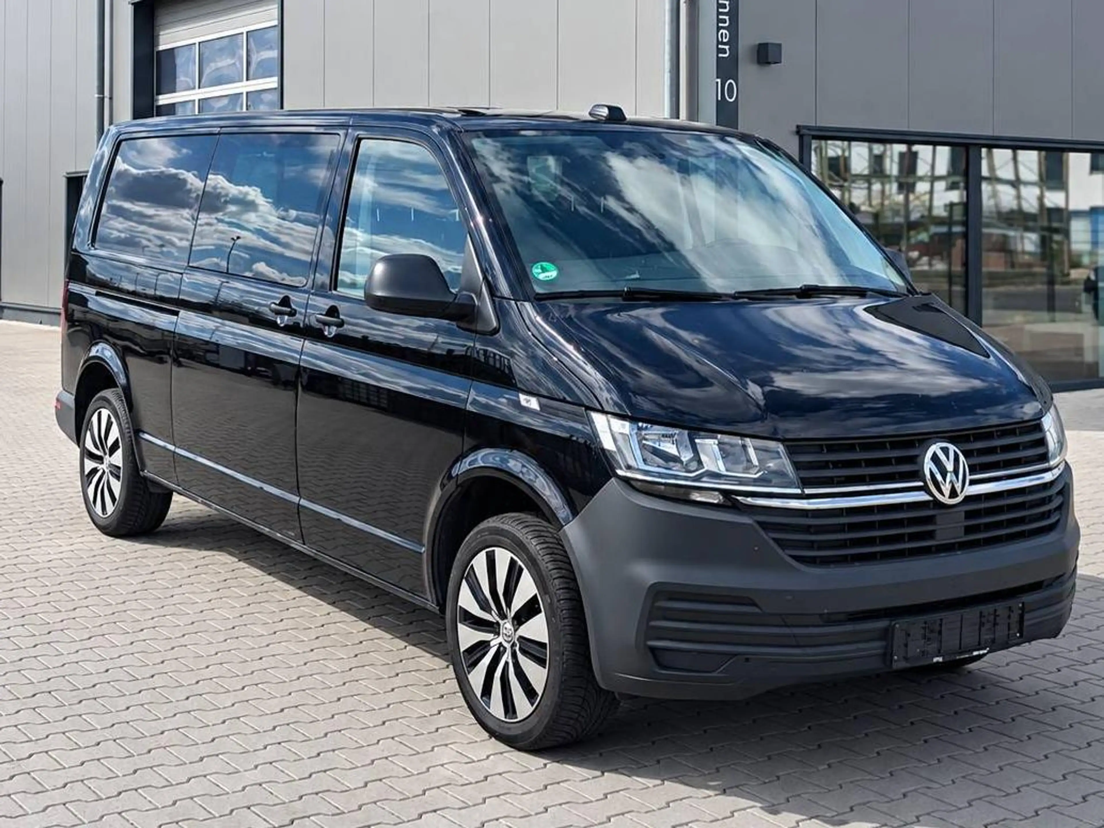 Volkswagen T6.1 Transporter FWD lang Automatik Kamera Camperbasis — photo 6