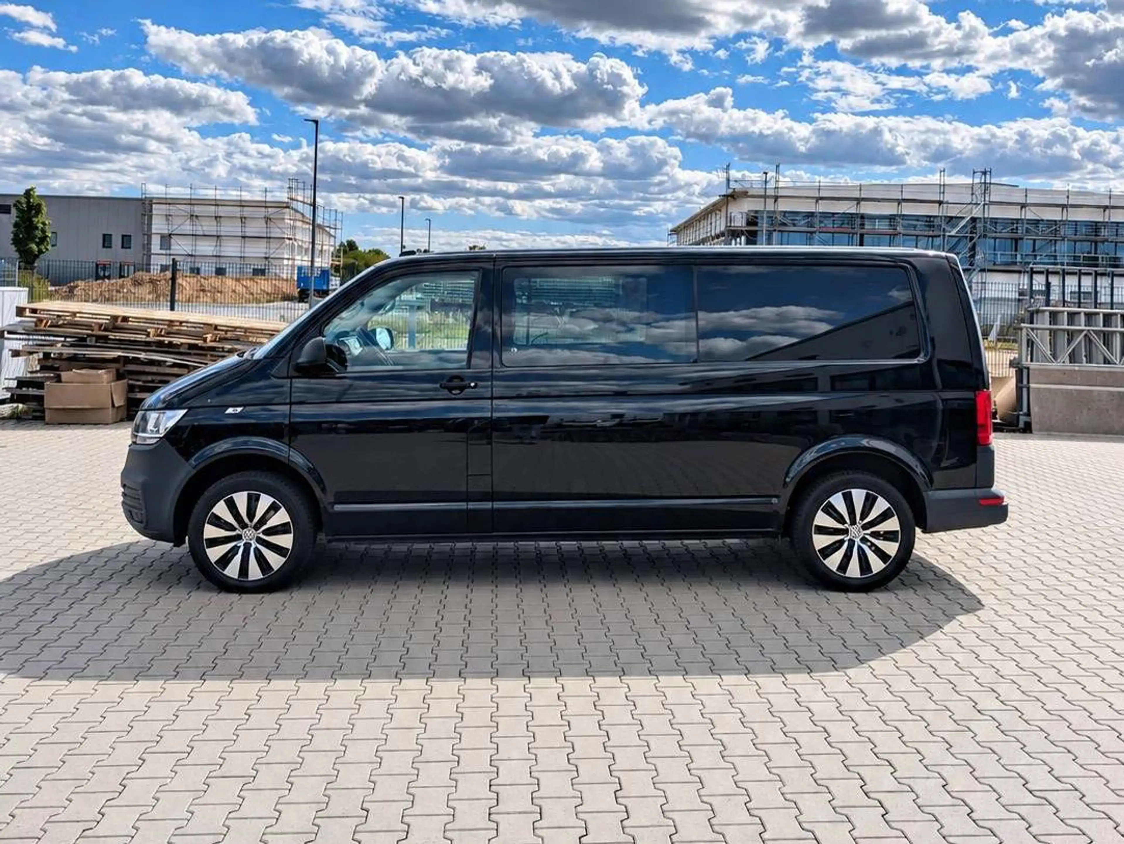 Volkswagen T6.1 Transporter FWD lang Automatik Kamera Camperbasis — photo 2